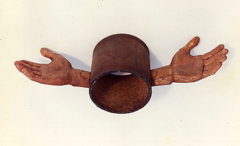 "La puerta del espiritu" 1995. wood, metal. 40 x 120 x 30 cm