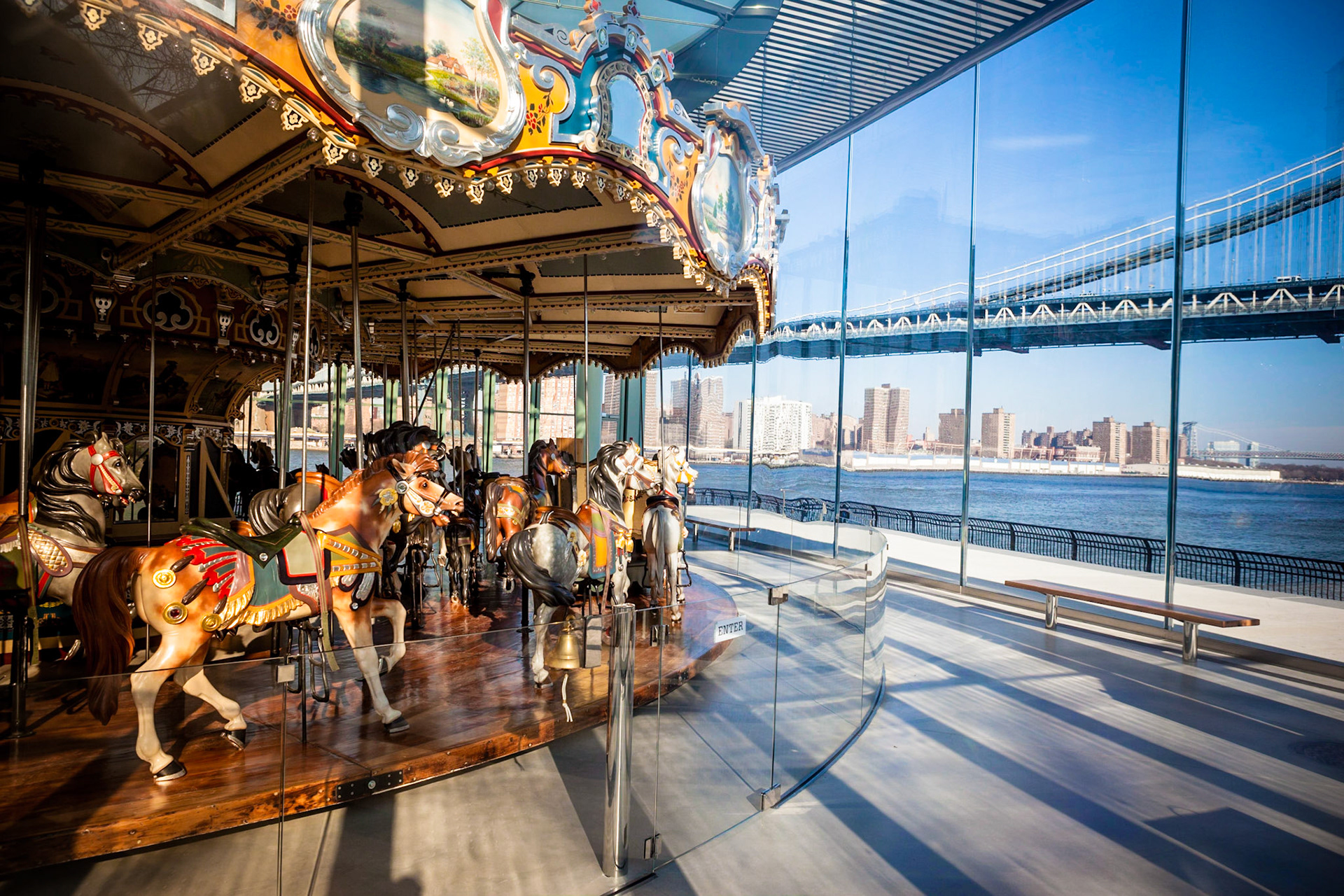 Today I caught Jane's Carousel alone… probably because it was a cold and windy day, and it was closed. In any case, for a few seconds, it was mine.