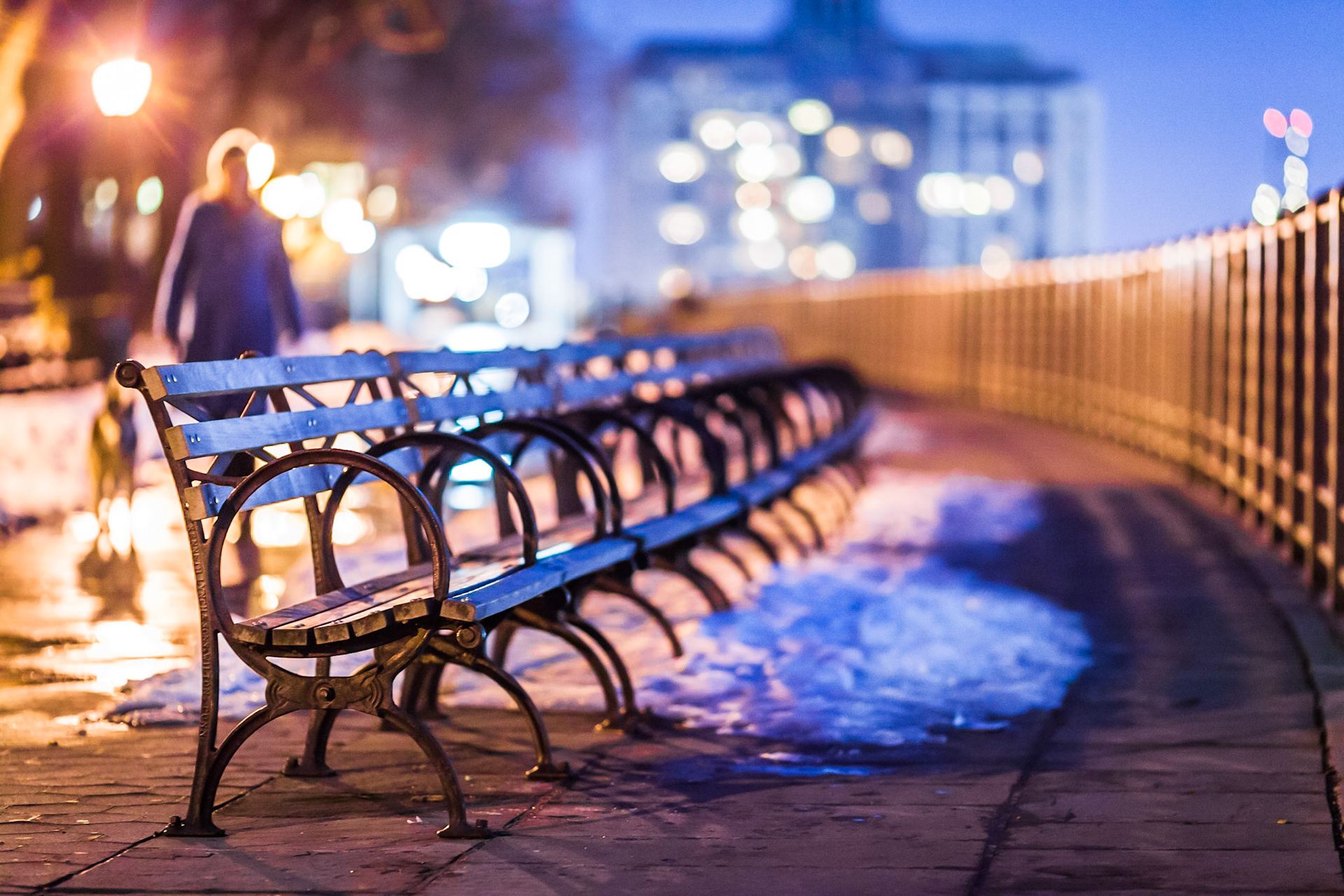 Signs of #Blizzard2016 are rapidly disappearing from the Brooklyn Heights Promenade