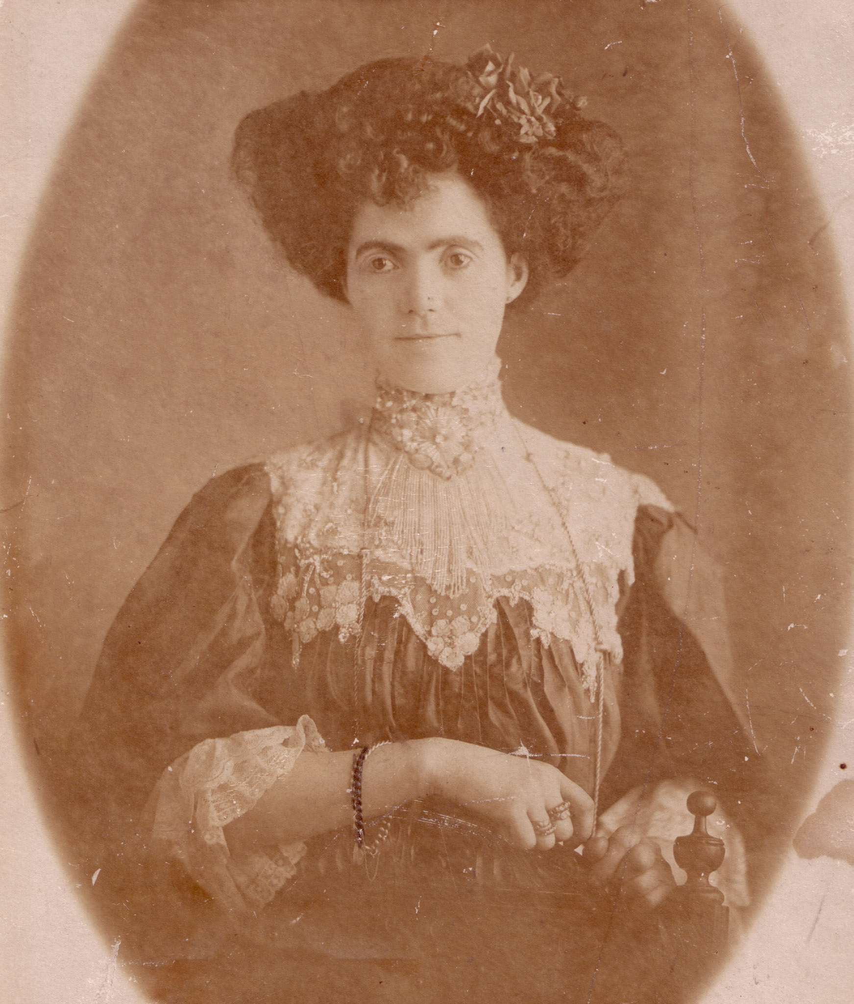 Susan Conlon, born November 17th, 1874 - parents Michael Conlon and Mary Loftus, emigrated to Australia. She sent this photo to her parents at Christmas.