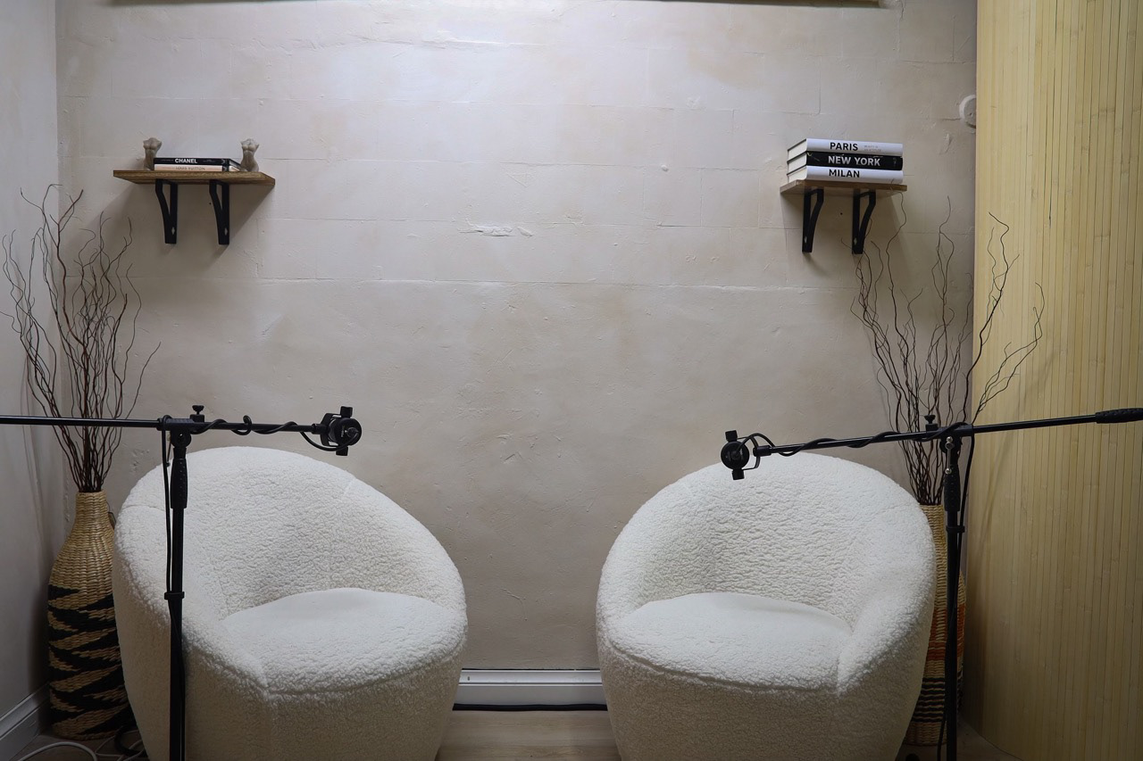 podcast set 2 (combined with set 3 can set up to 6 people)