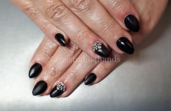deels matte topgel en nail jewels
