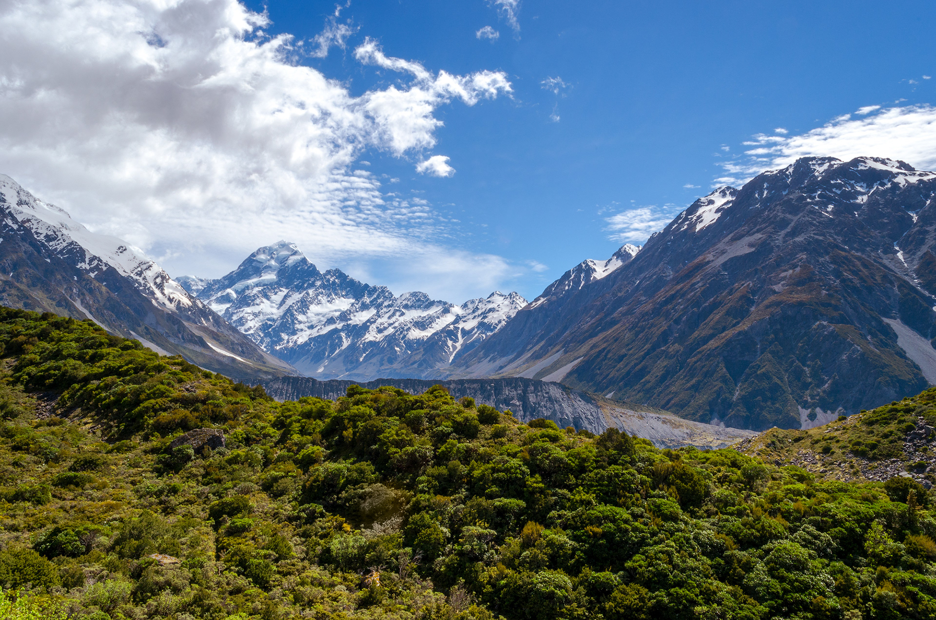 Aoraki/Mt Cook National Park looking up the Hooker valley