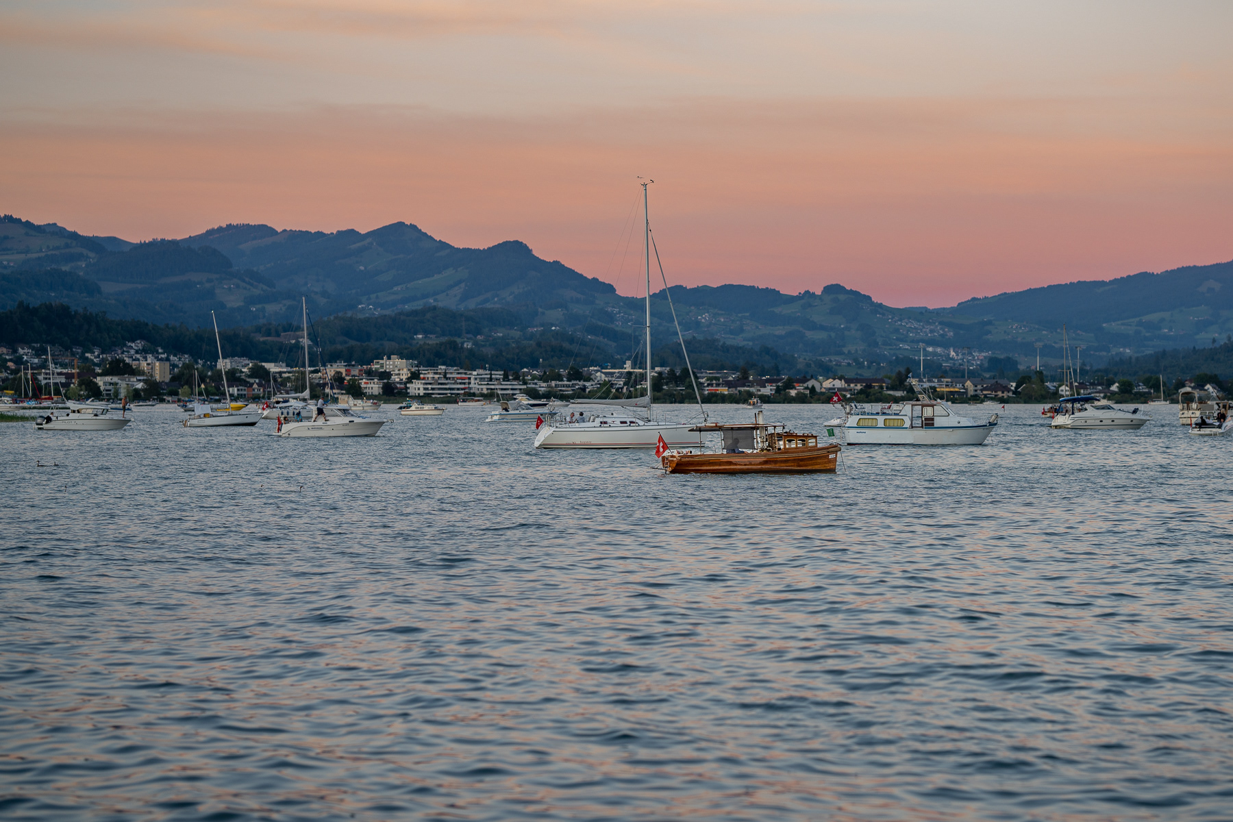 boats sailing on Zürichsee during summer sunset