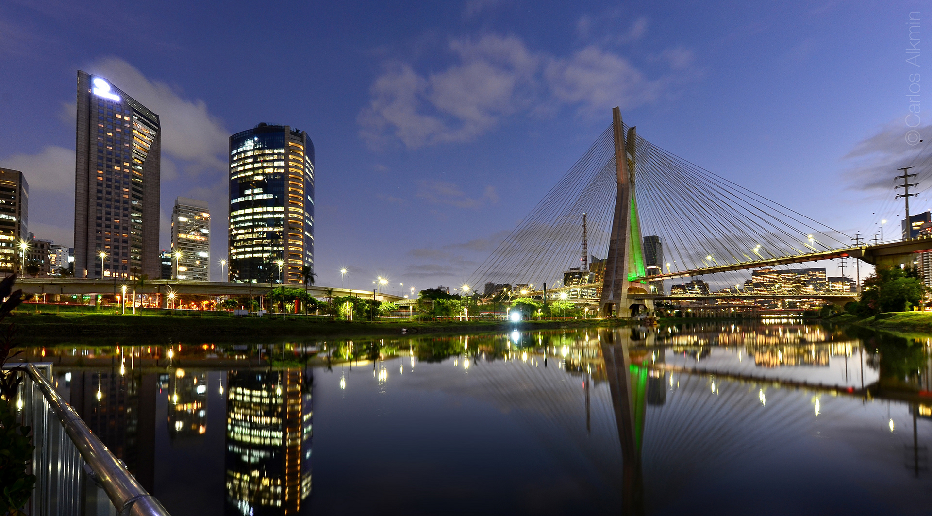 Ponte Estaiada Octávio Frias de Oliveira durante "Greenings 2023" do Consulado da Irlanda em São Paulo