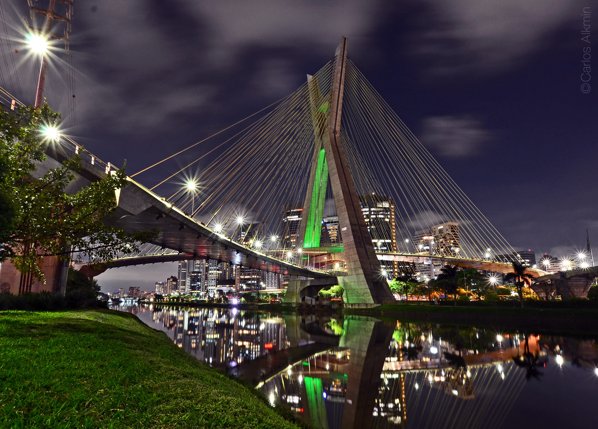 Ponte Estaiada Octávio Frias de Oliveira durante "Greenings 2023" do Consulado da Irlanda em São Paulo
