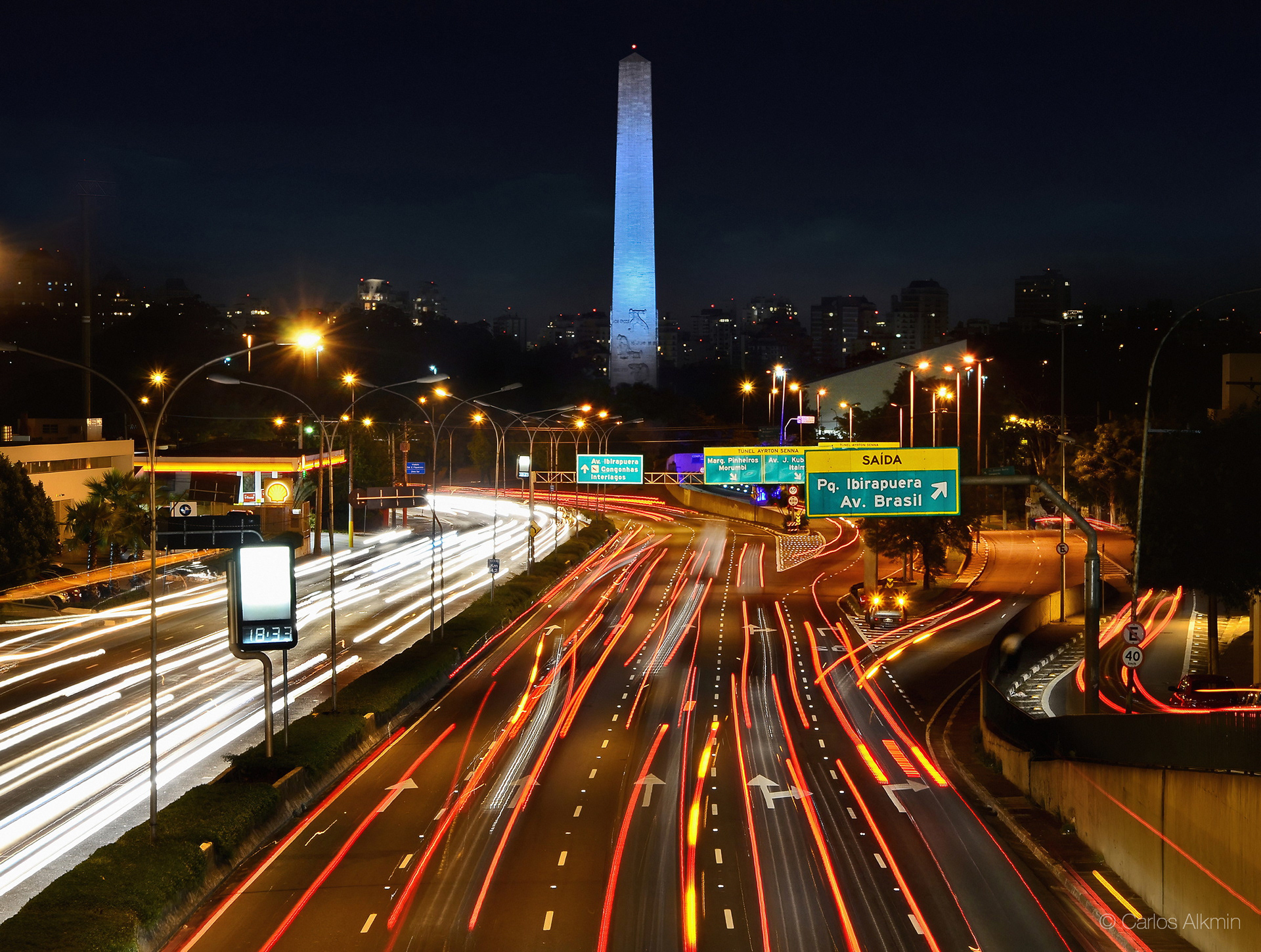 Avenida 23 de Maio e Obelisco aos Heróis de 1932