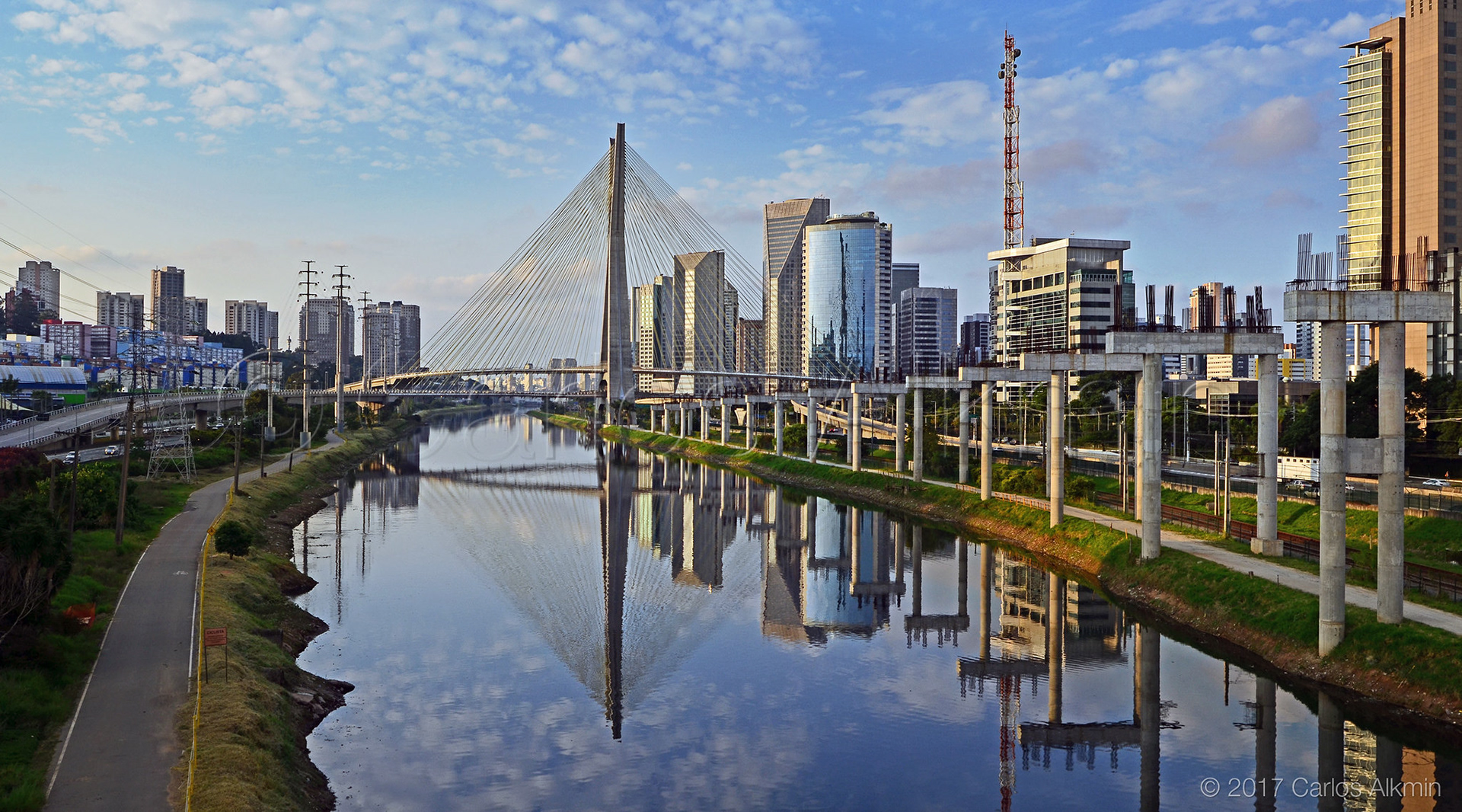 Ponte Estaiada Octavio Frias de Oliveira a partir da Ponte do Morumbi