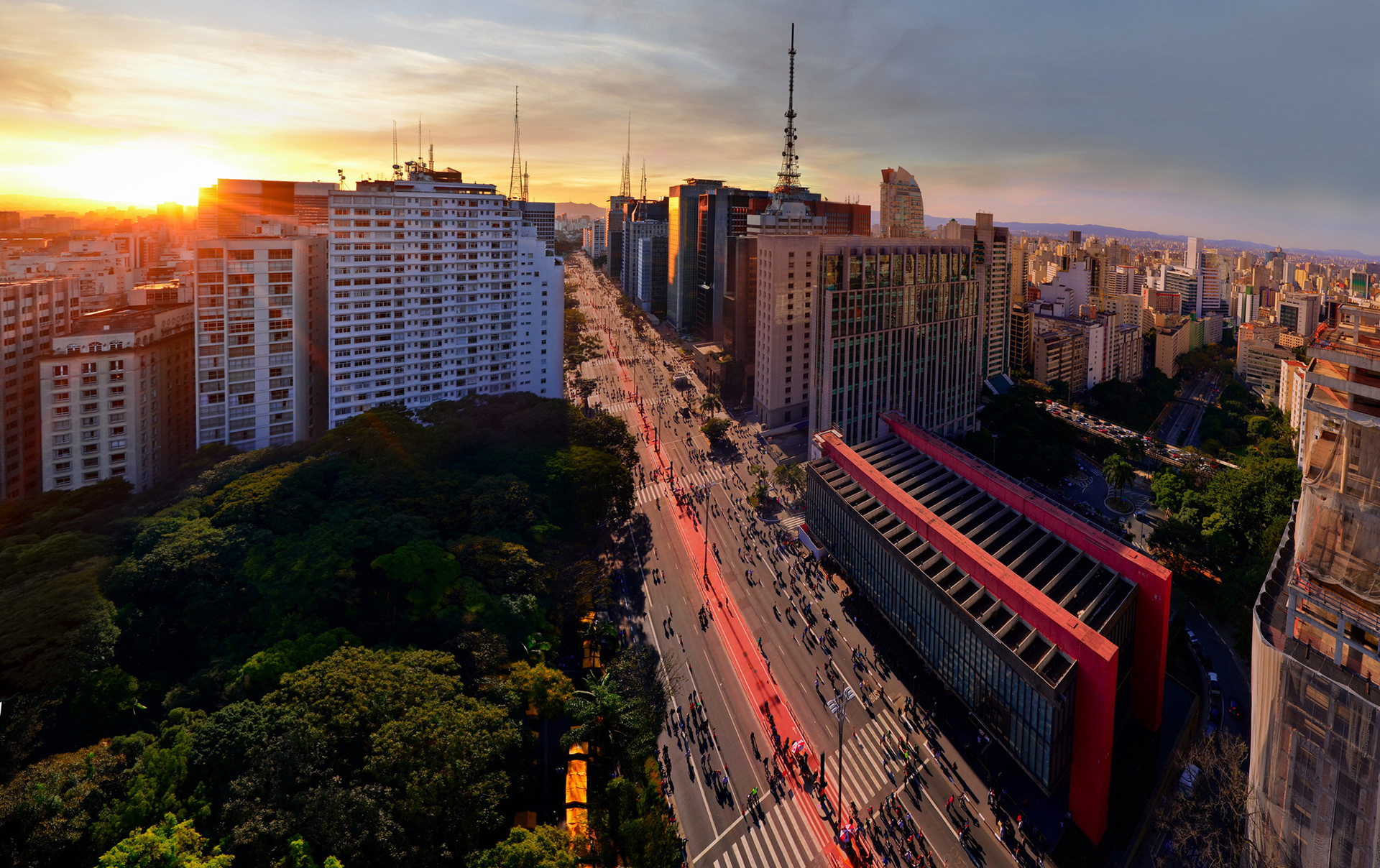 Avenida Paulista e MASP vistos do alto - versão diurna