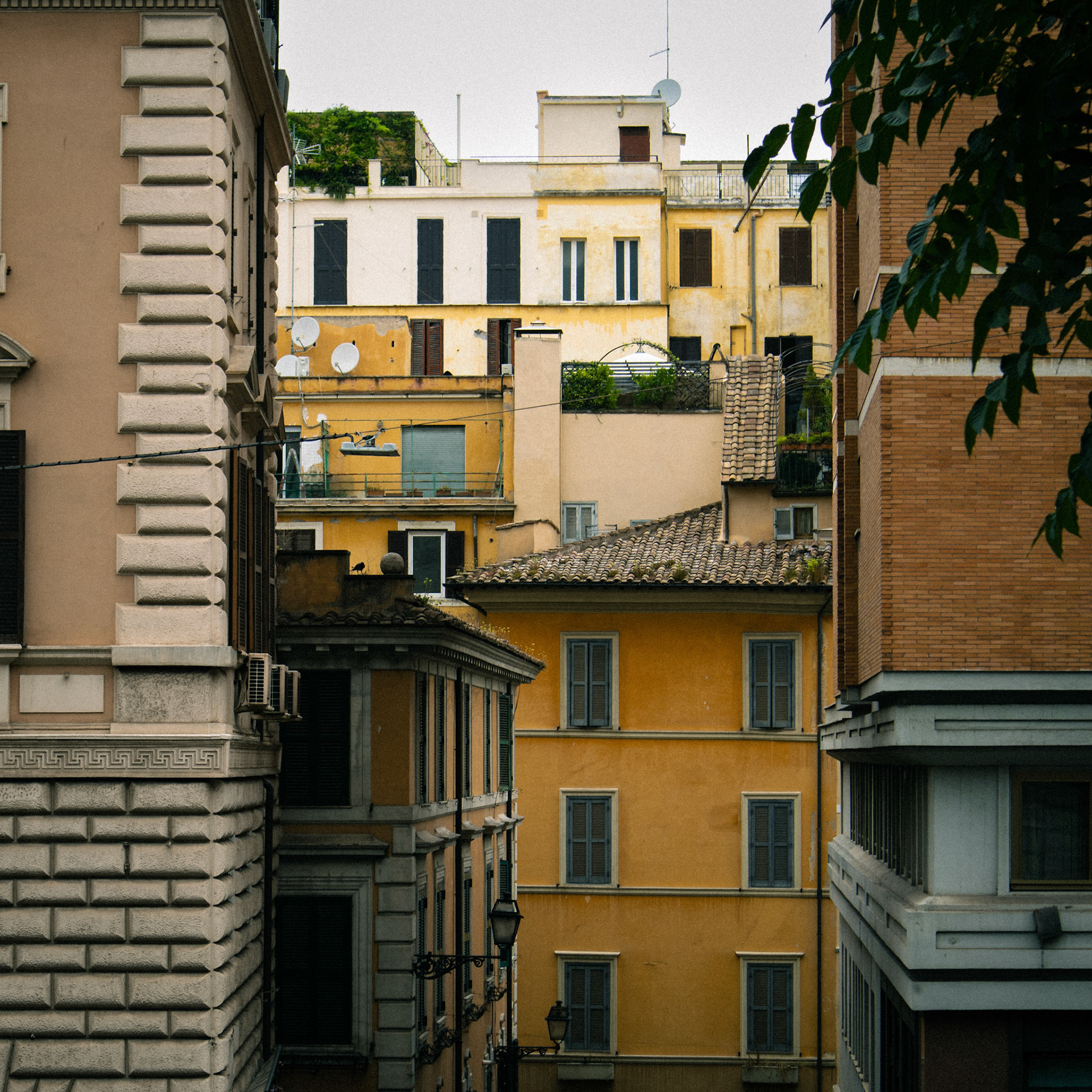 Alleyway seen from Università degli Studi di Padova parking lot