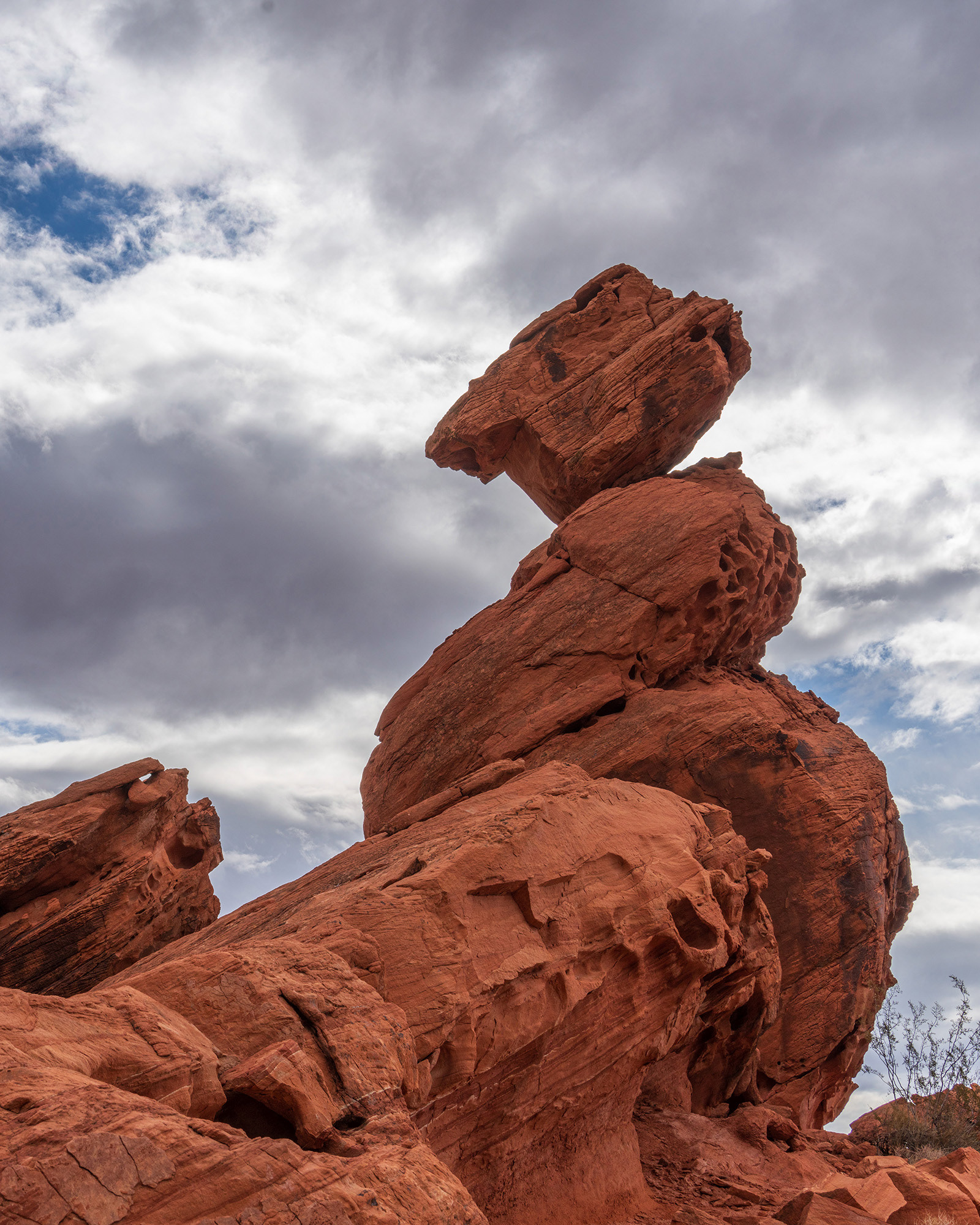 Valley of Fire Nevada Balancing Rock on a cloudy day