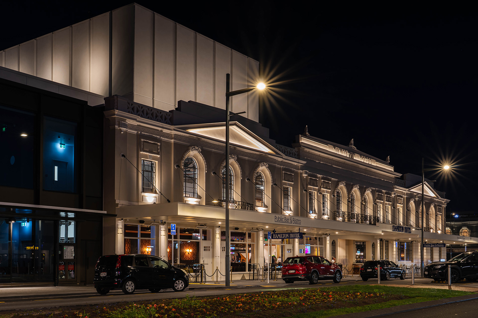 View of the Hamilton Hotel in Victorial Street taken after dark 