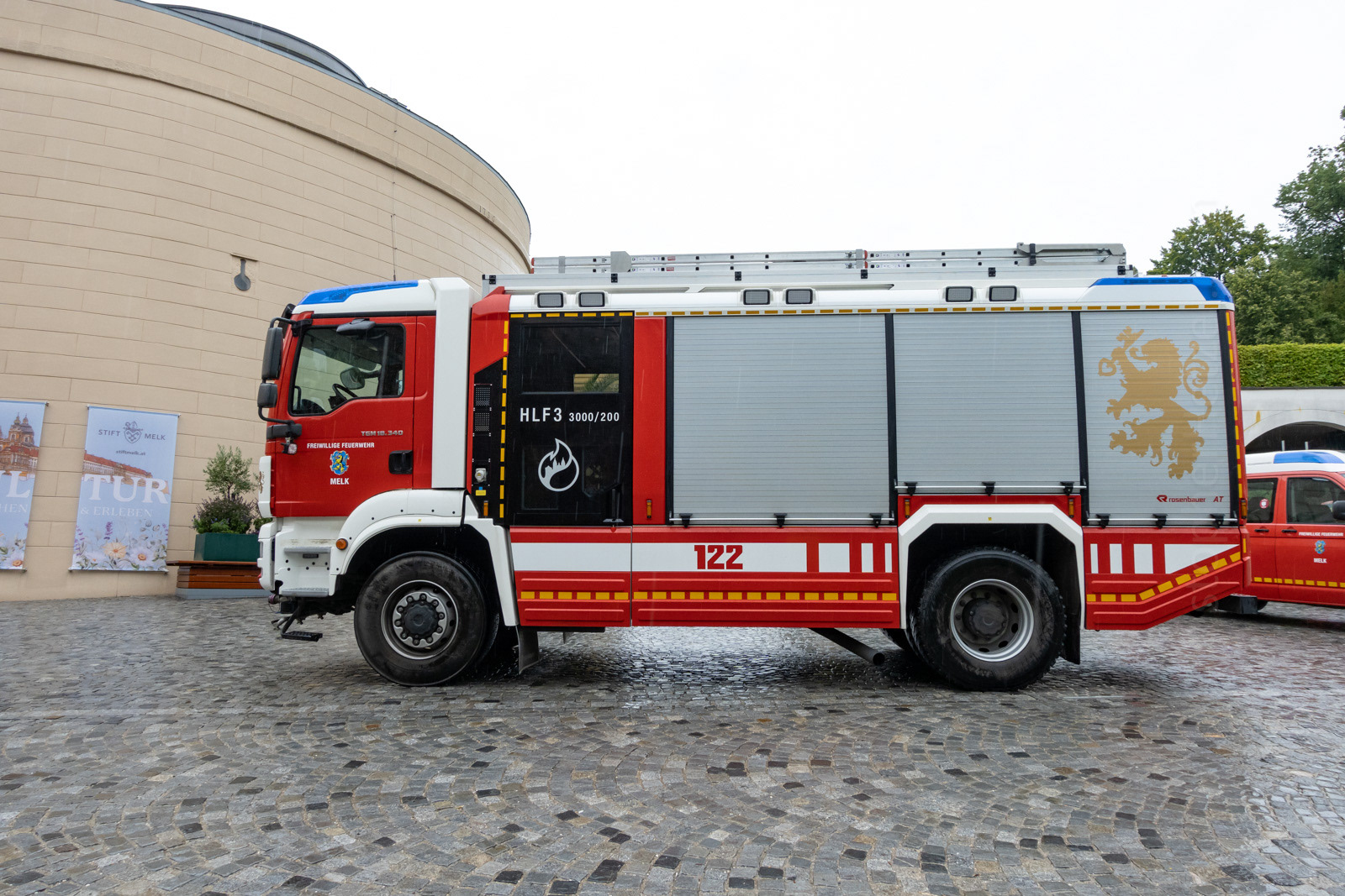 A local firefighting detachment was having lunch at the café that day.