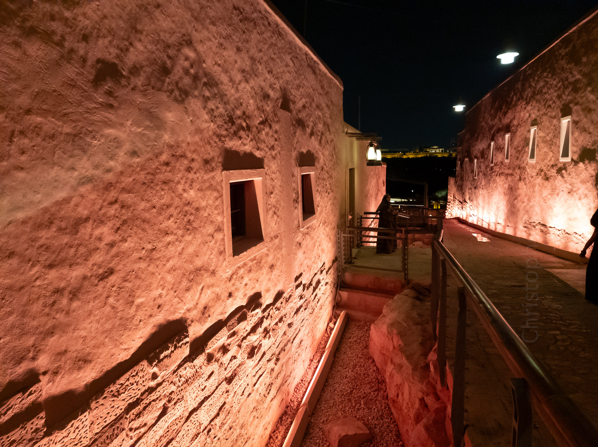 Street between the remains of the Grand Mosque and the Salwa Palace.