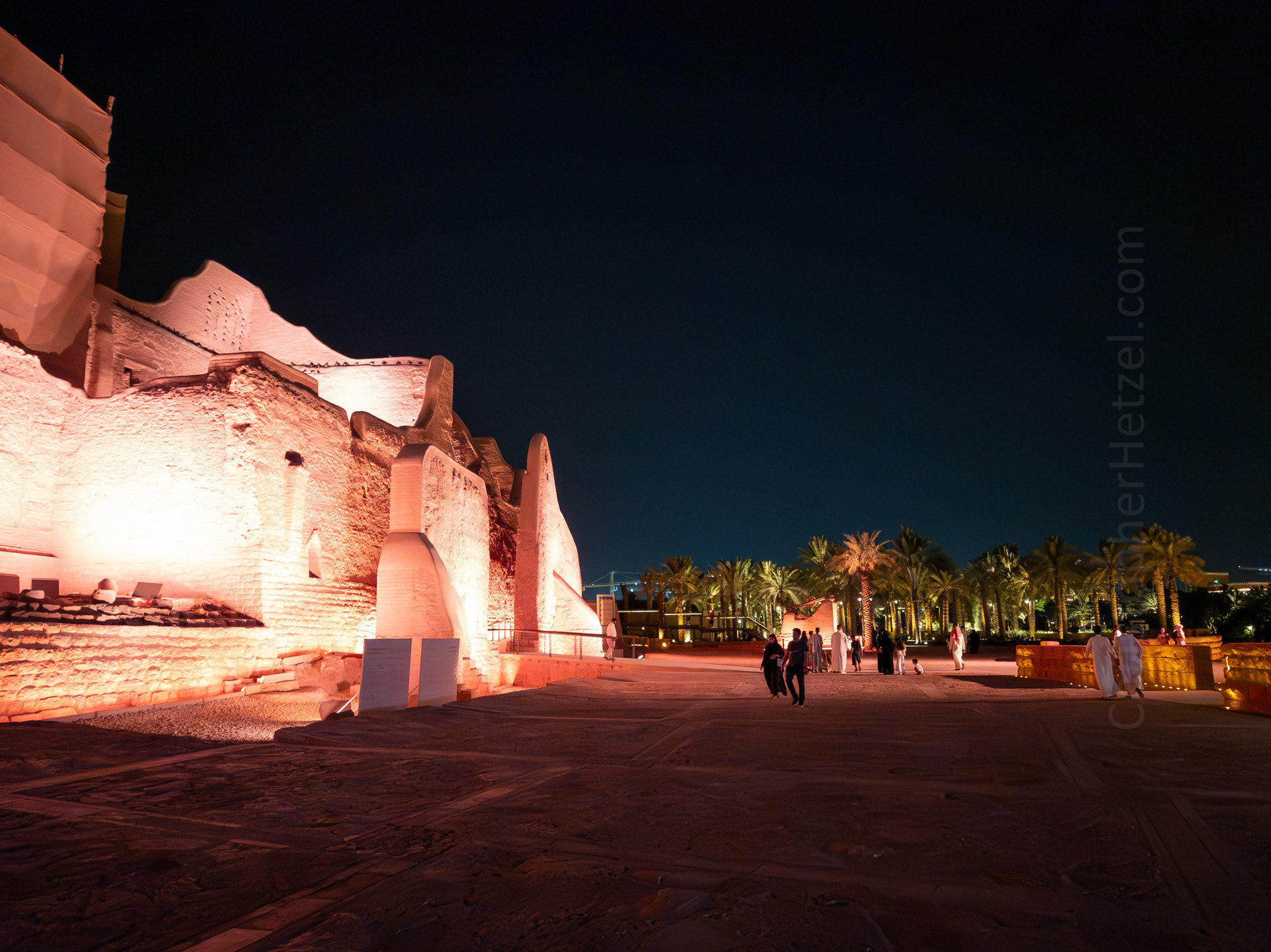 Overview of the entrance to the Salwa Palace and a glimpse of Wadi Hanifa to the right.