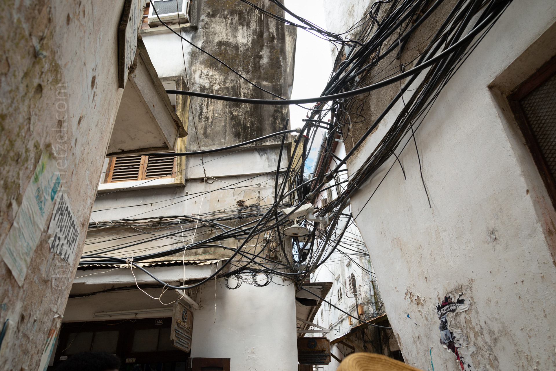 An example of the electrical power lines that run throughout Stone Town.