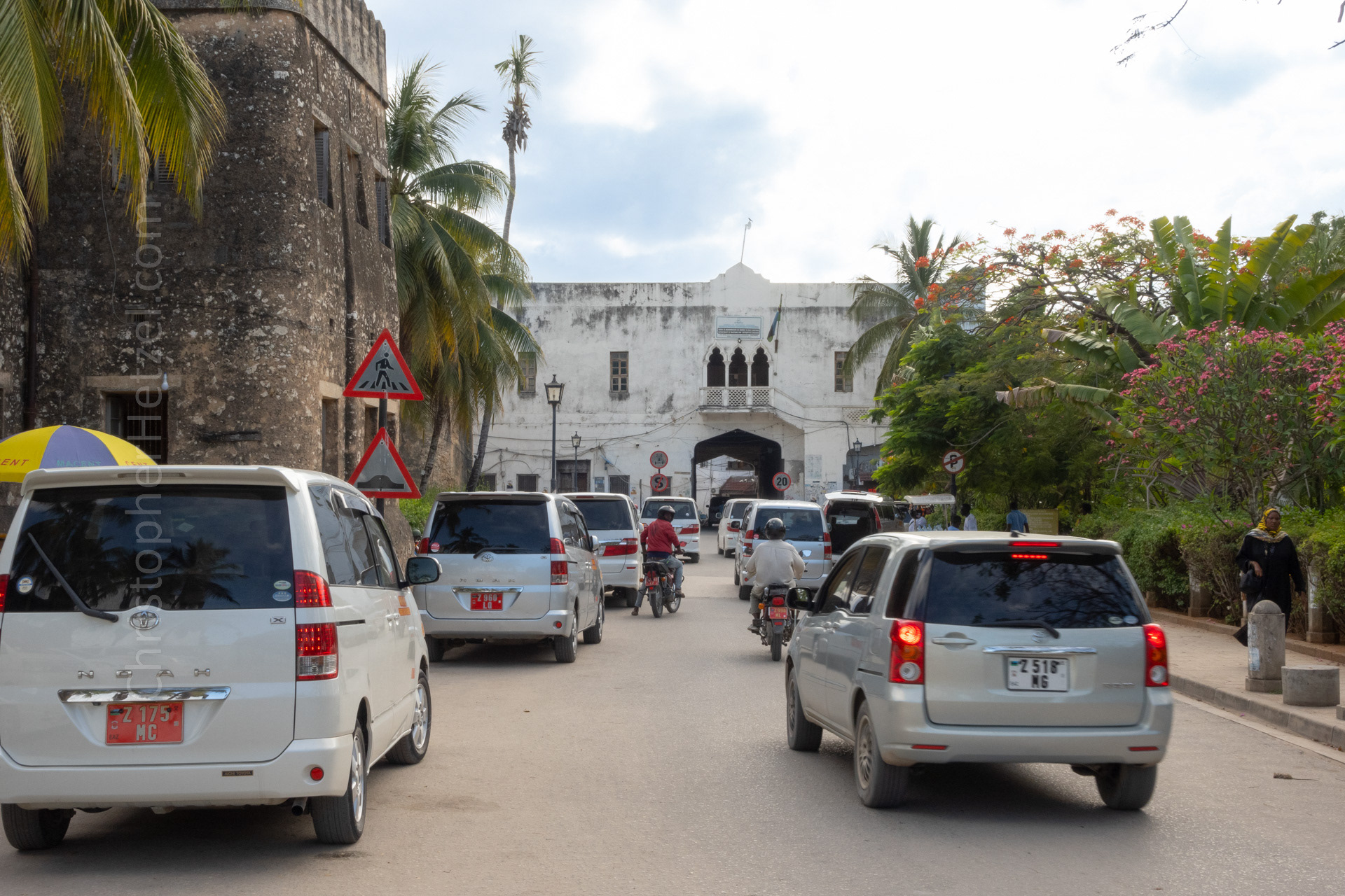 Mizingani Road in front of the Old Fort