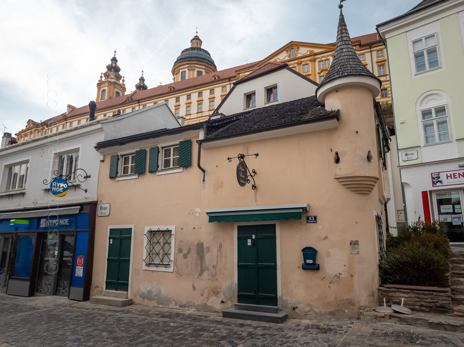 Alter Brotladen (Old Bread Shop) - This building dates back to the 16th century. Here, Melk's three bakers sold their bread in one location.