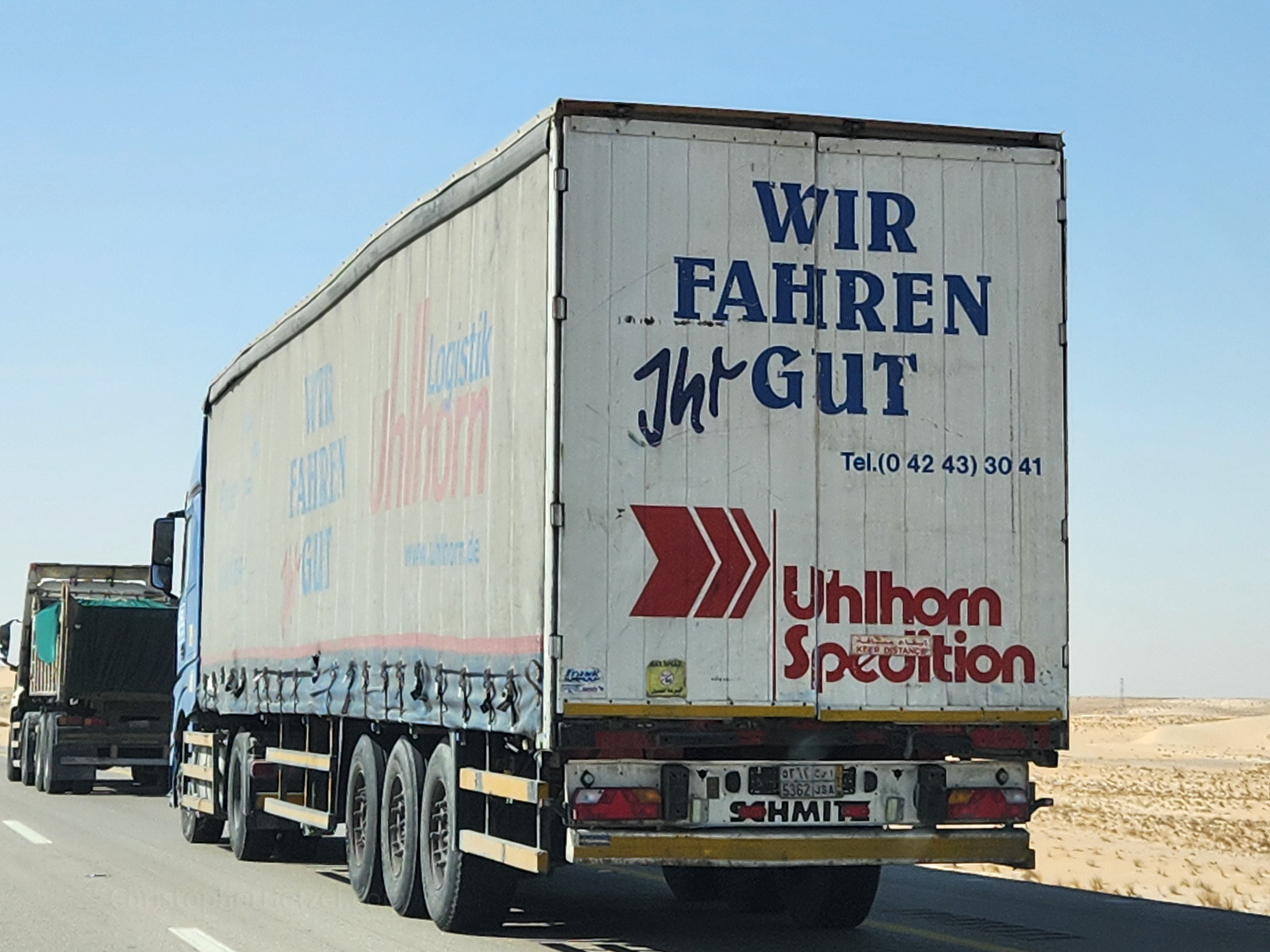In German it says, "We drive well" or "We drive you well," depending on how it's read.