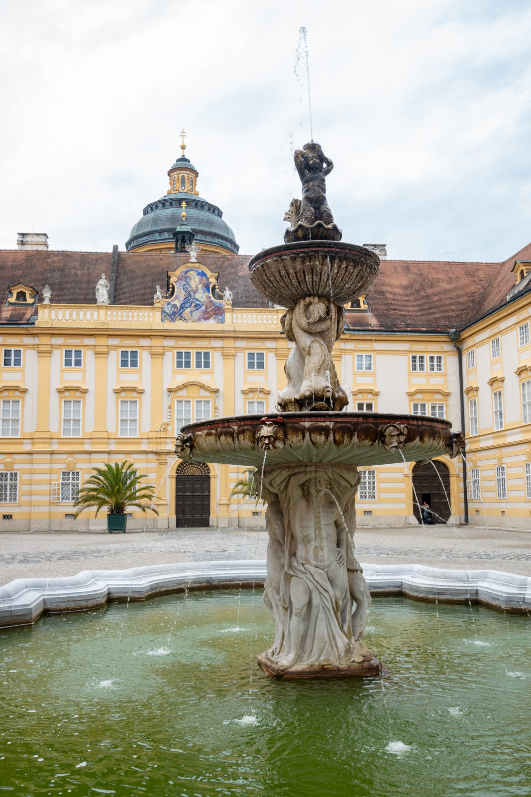 Fountain in the middle of the Prelate's Courtyard.
