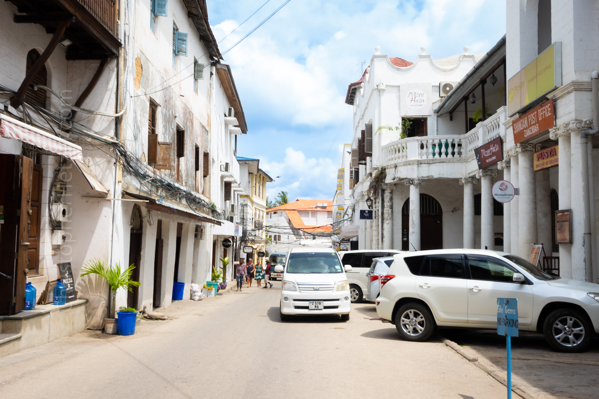Kenyatta Road, one of the only roads through Stone Town that can accommodate vehicles.