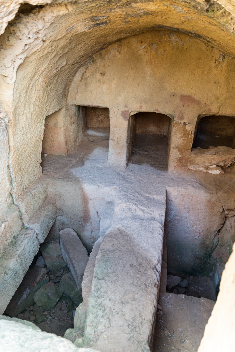 Inside the main burial tomb. It contains four burial niches (loculi) and three pit graves. This was the original form of the tomb during the Hellenistic period.