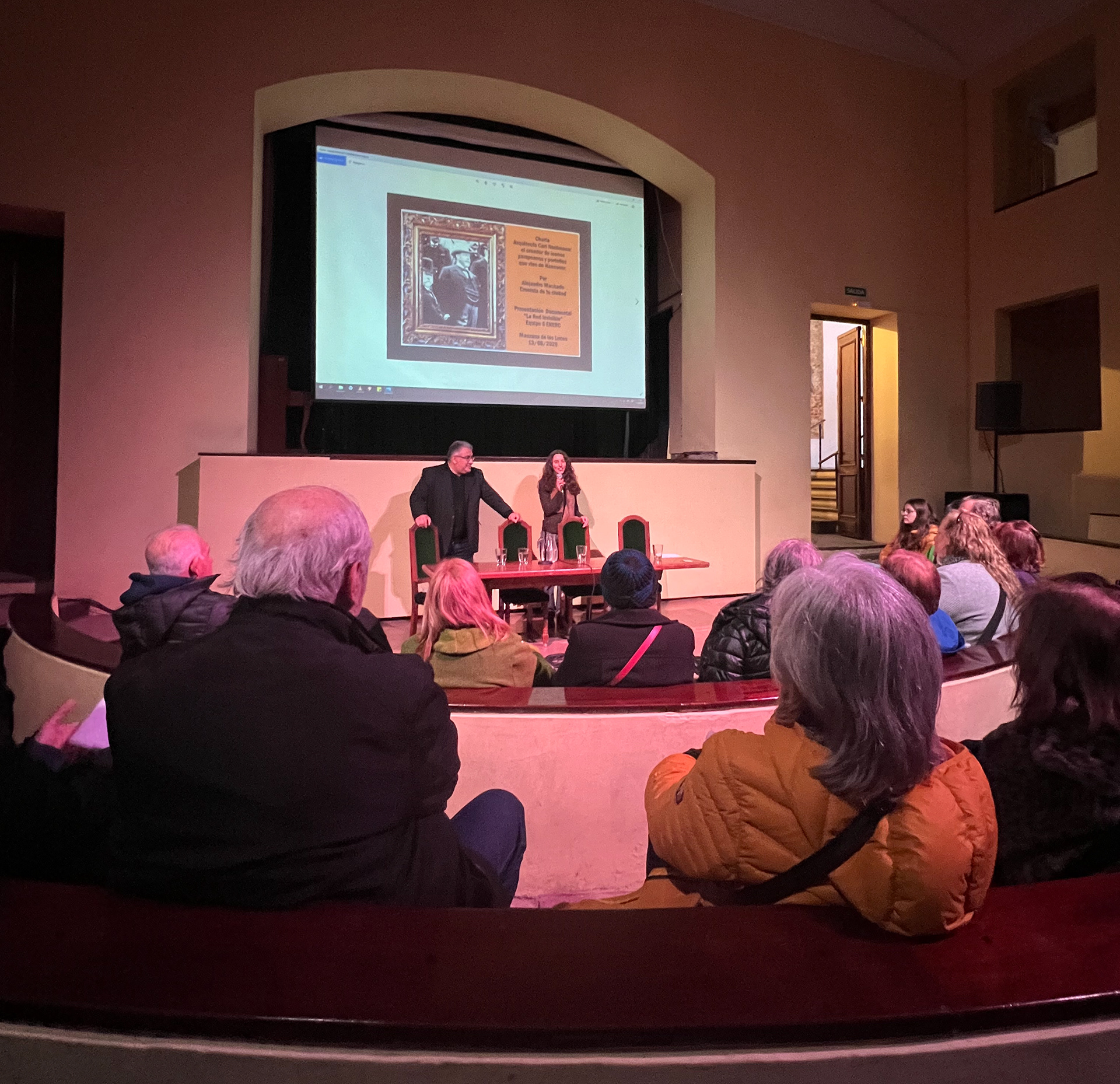 charla y proyección de "La Red Invisible" en la Manzana de las Luces"