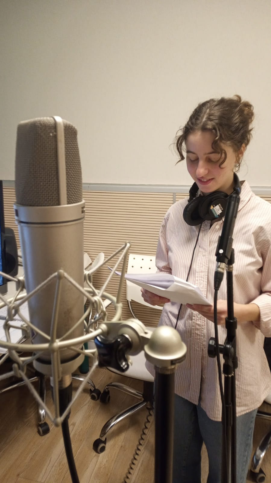 grabación de voz en off para "La Red Invisible"
