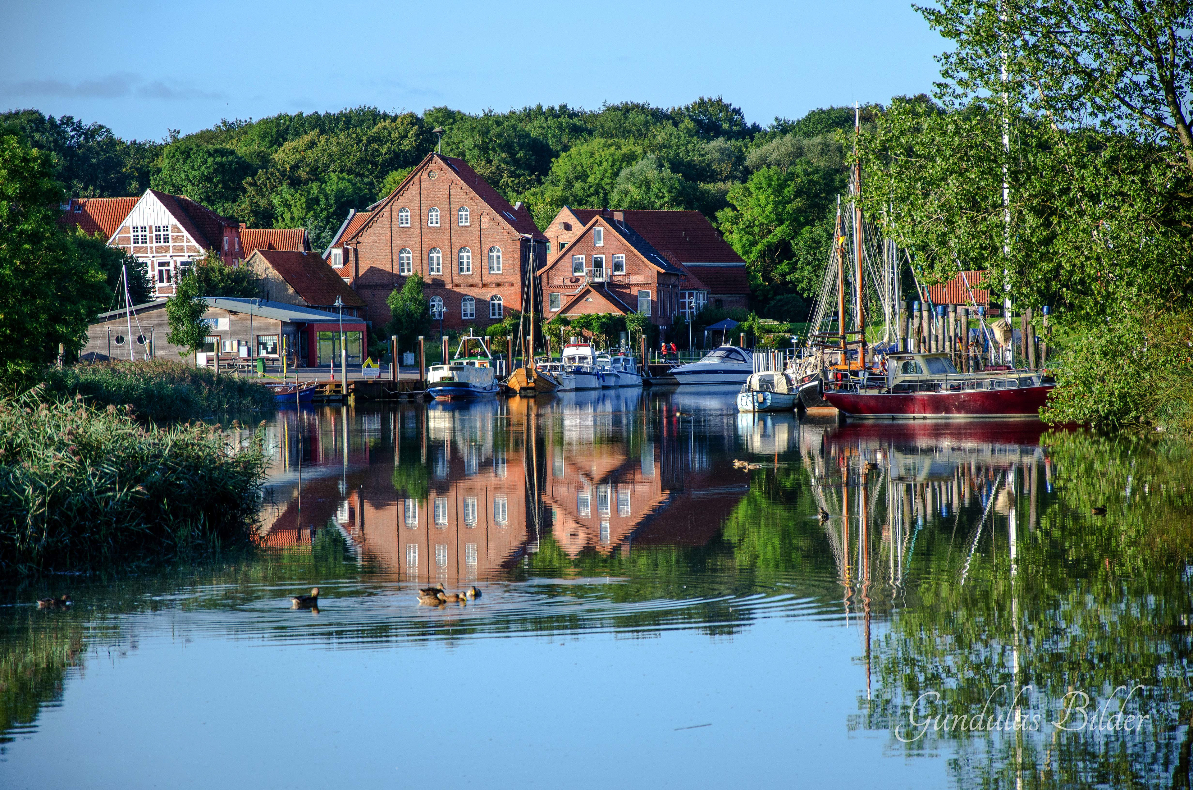 Historischer Hafen in Neuhaus 20150907-4264
