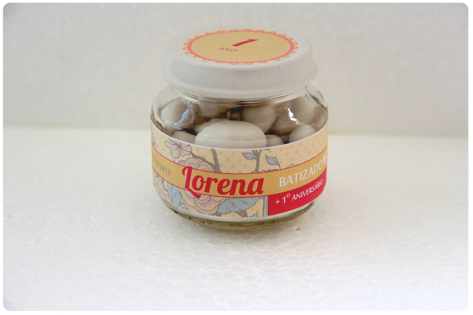 pote de amêndoas (rótulo na tampa e no pote)