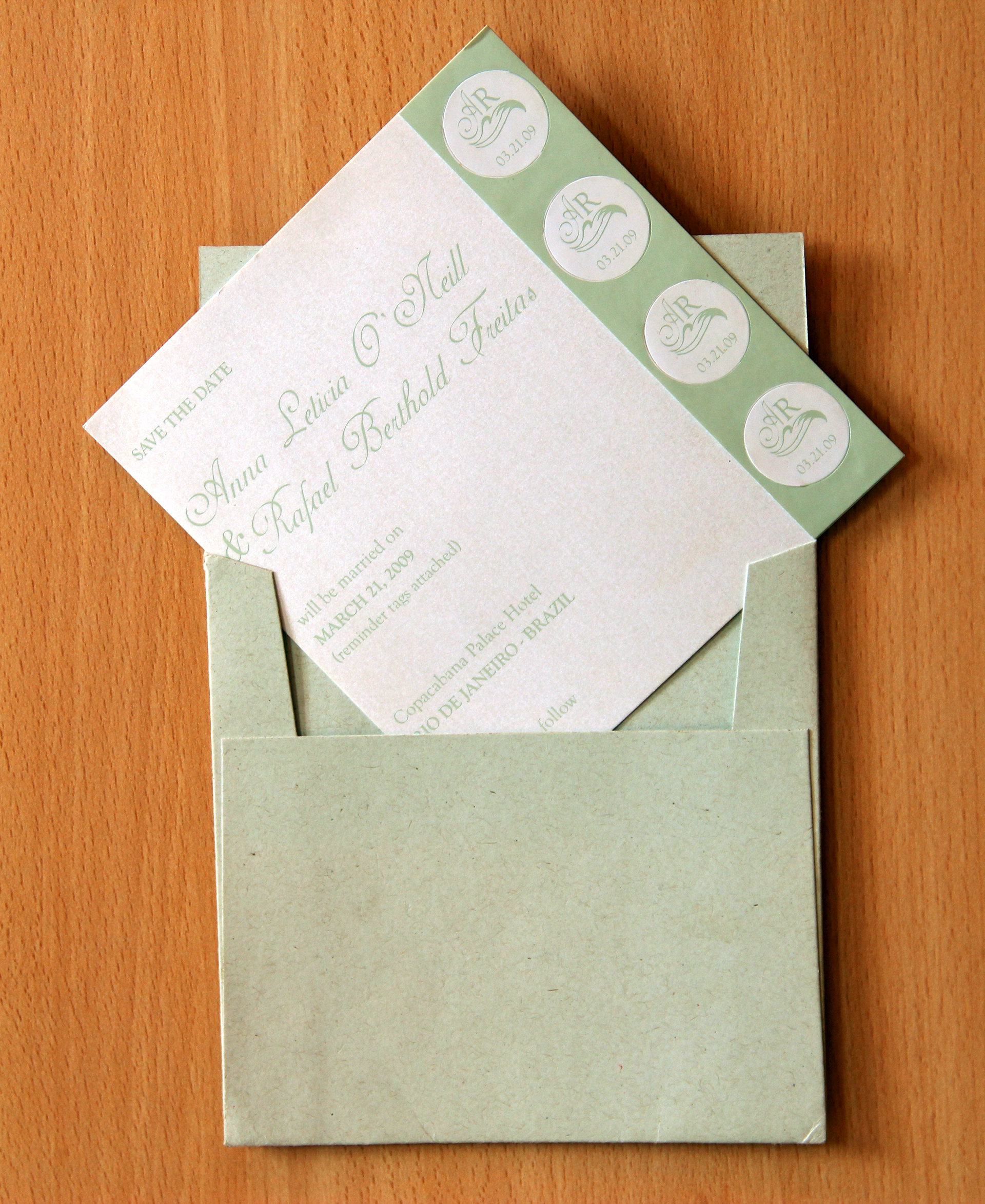 cartão "save the date" com envelope