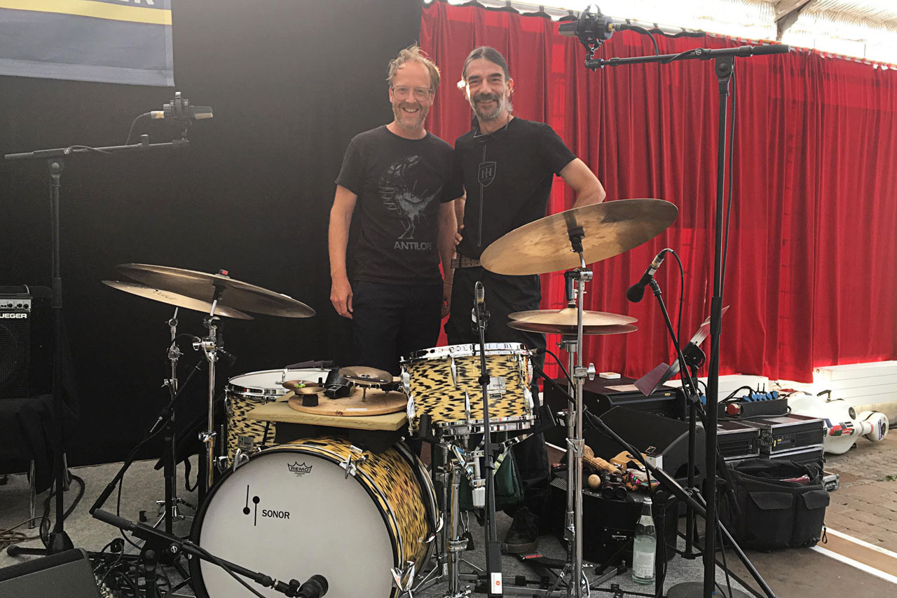Christian and Herbert after setting up the drumset | Foto: Jörg Brinkmann