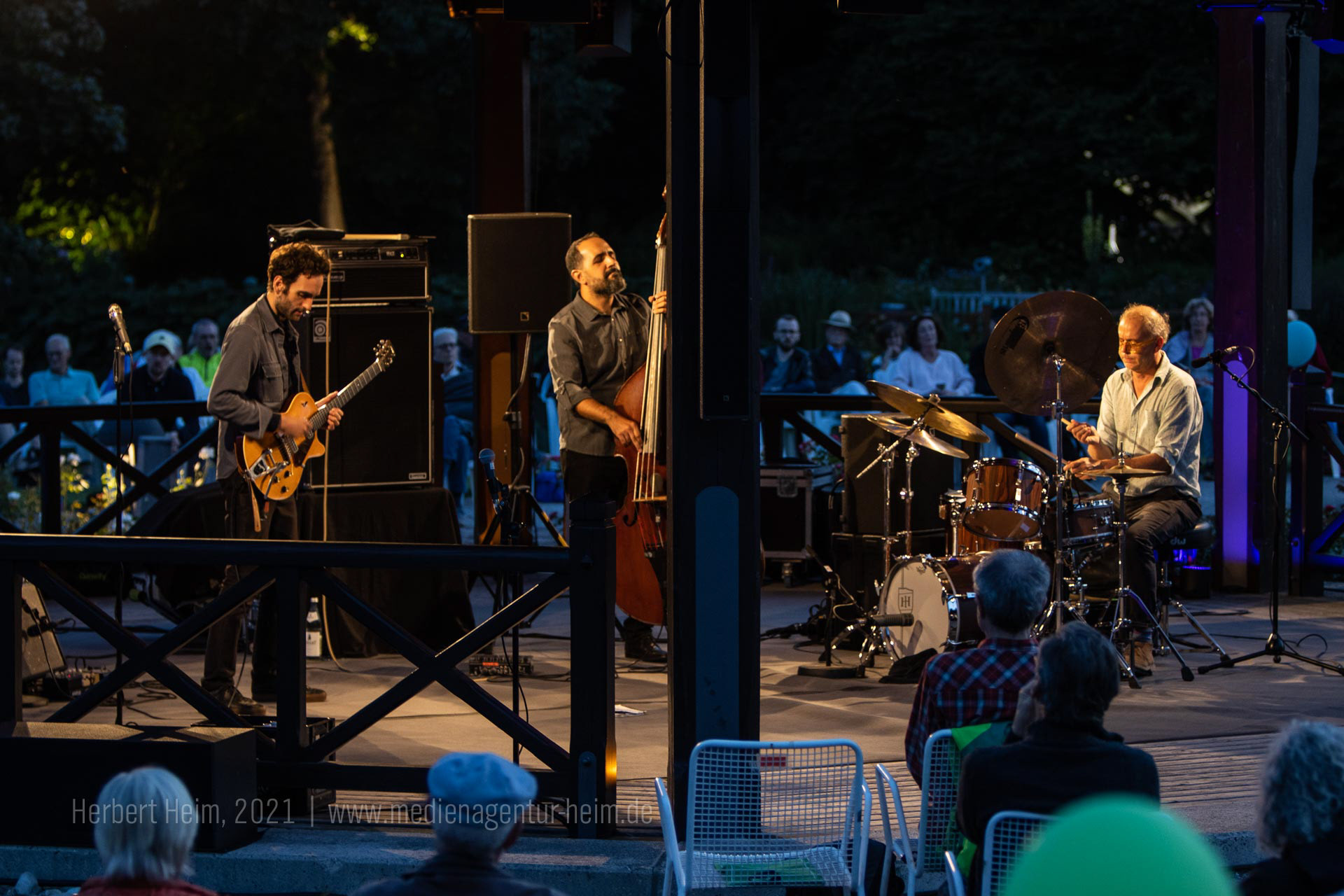 Kenny Wollesen w/ Julian Lage Trio | Foto: www.hheim-vintagedrums.de