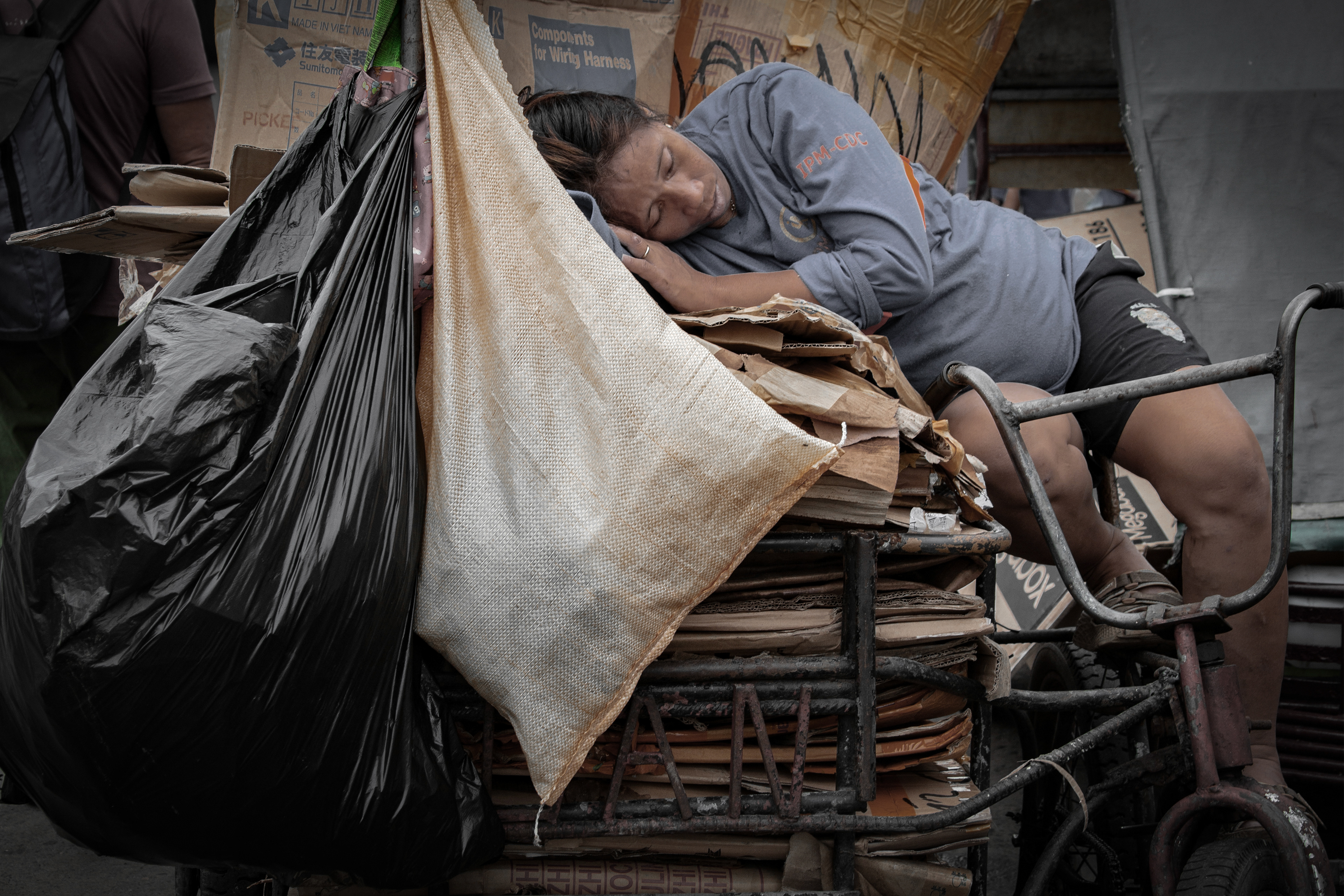 火災で住む場所を失った人。