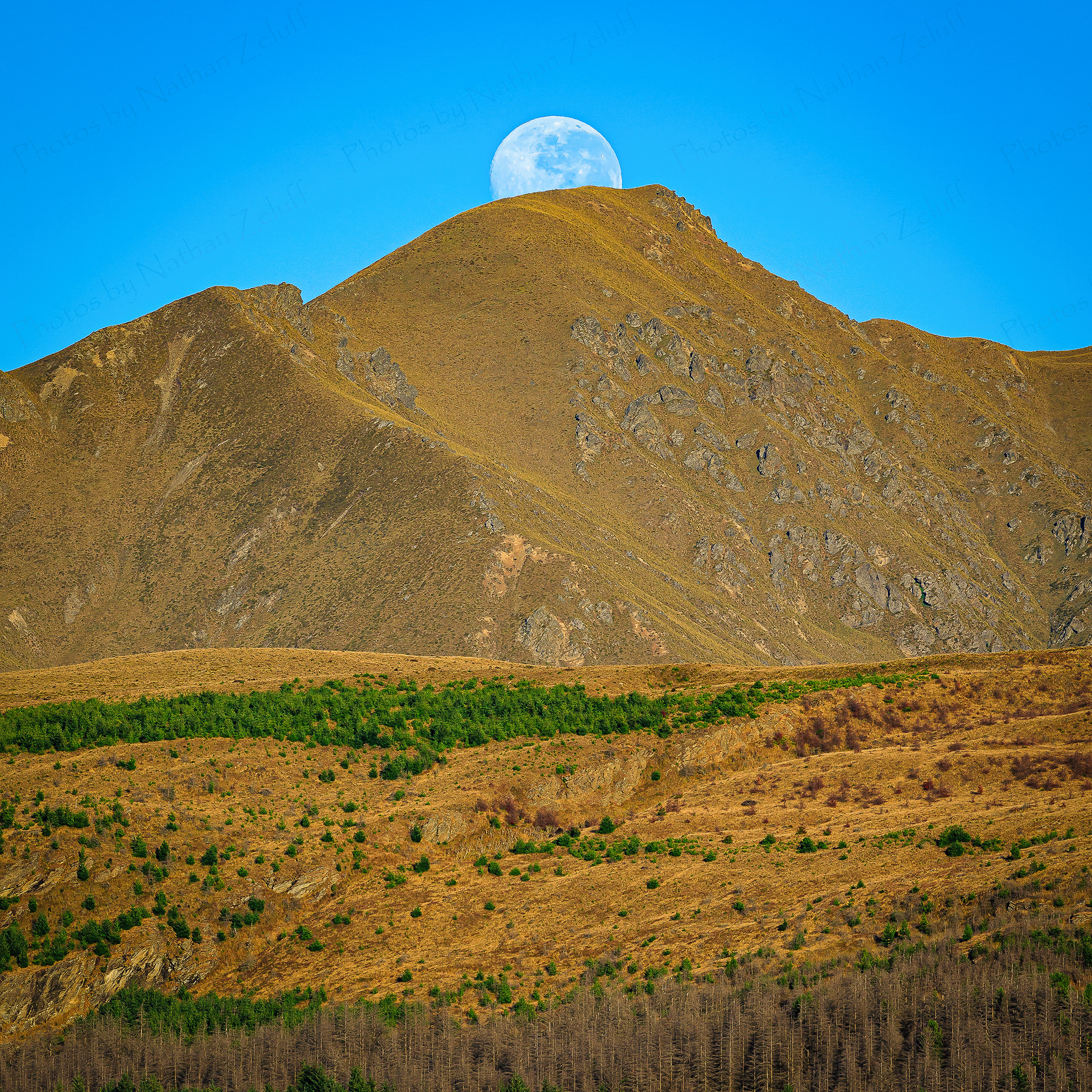 Moonset over Ben Lomond (Queenstown, New Zealand)