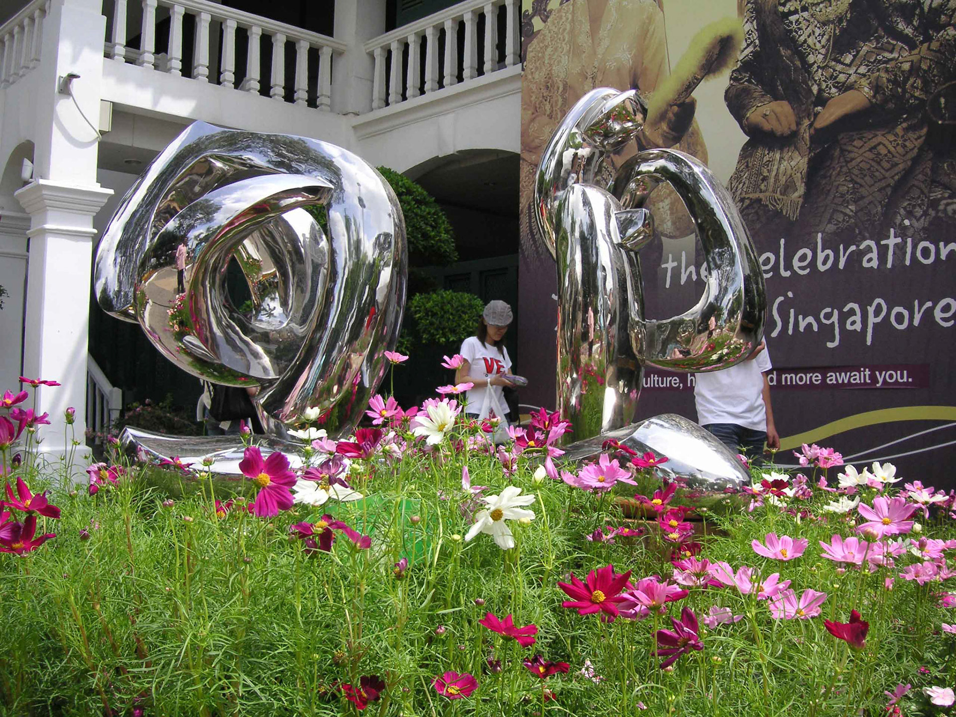 《恩惠》 Gratitude . Forged Stainless Steel . 2005
