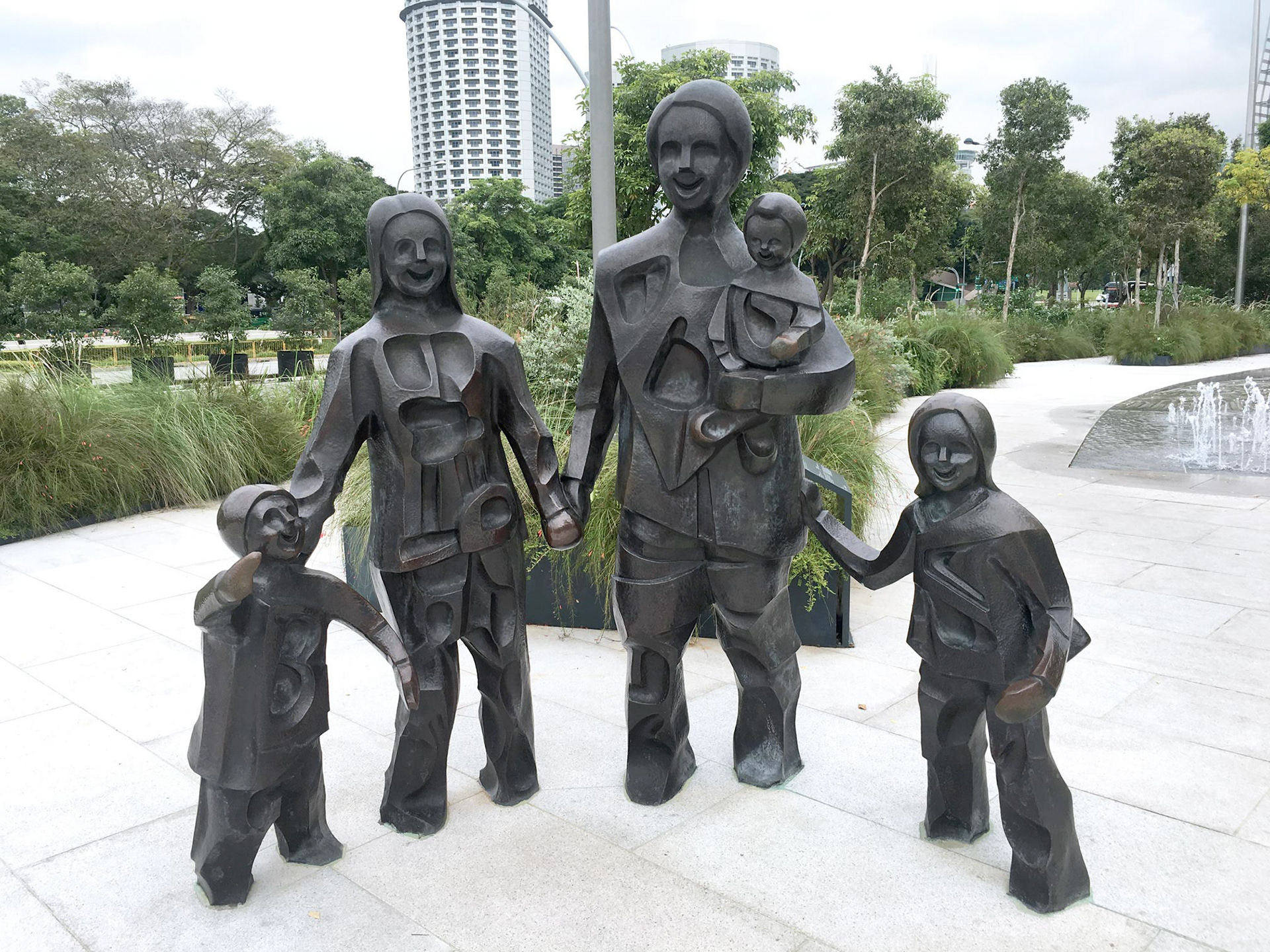《开心家庭》 Happy Family of Five . Forged Copper . 2012