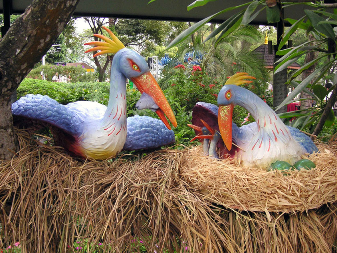 The Tree of Life : Family of Birds . Fiberglass with Lighting . 2008