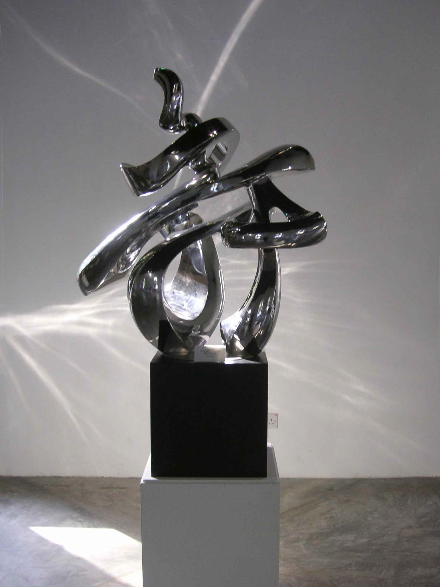 《舞》 Dance . Forged Stainless Steel . 2006