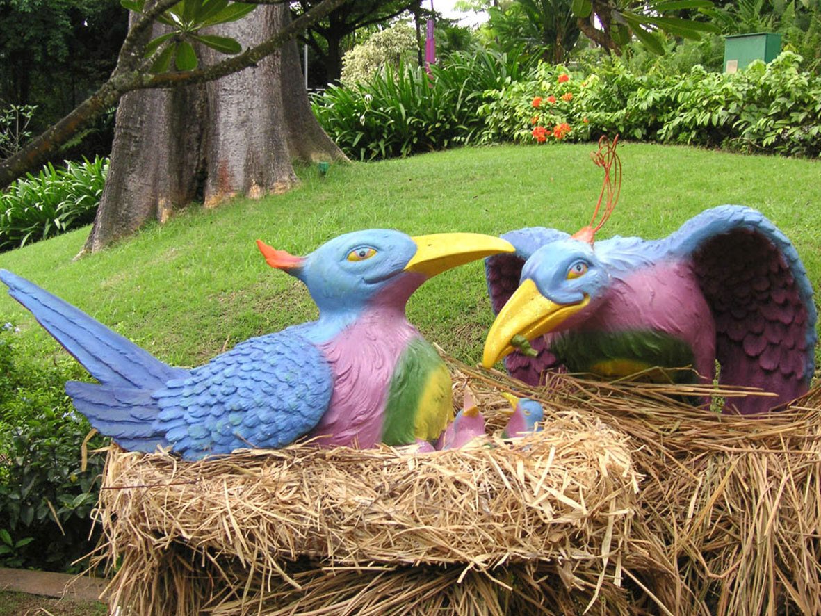 The Tree of Life : Family of Birds . Fiberglass with Lighting . 2008