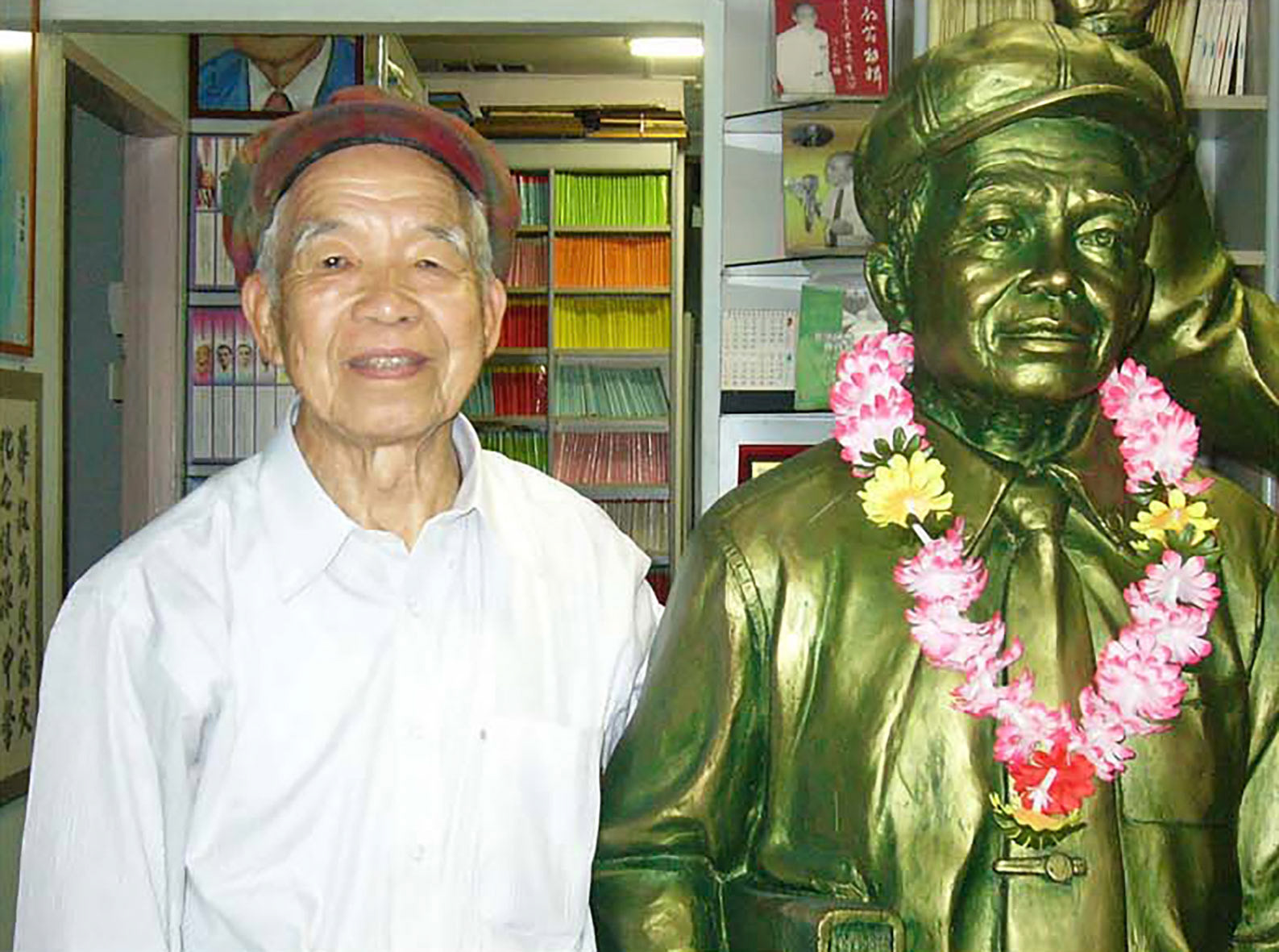 Mr. Lu Ting Yu (陆庭谕) . Cast Resin . 2008