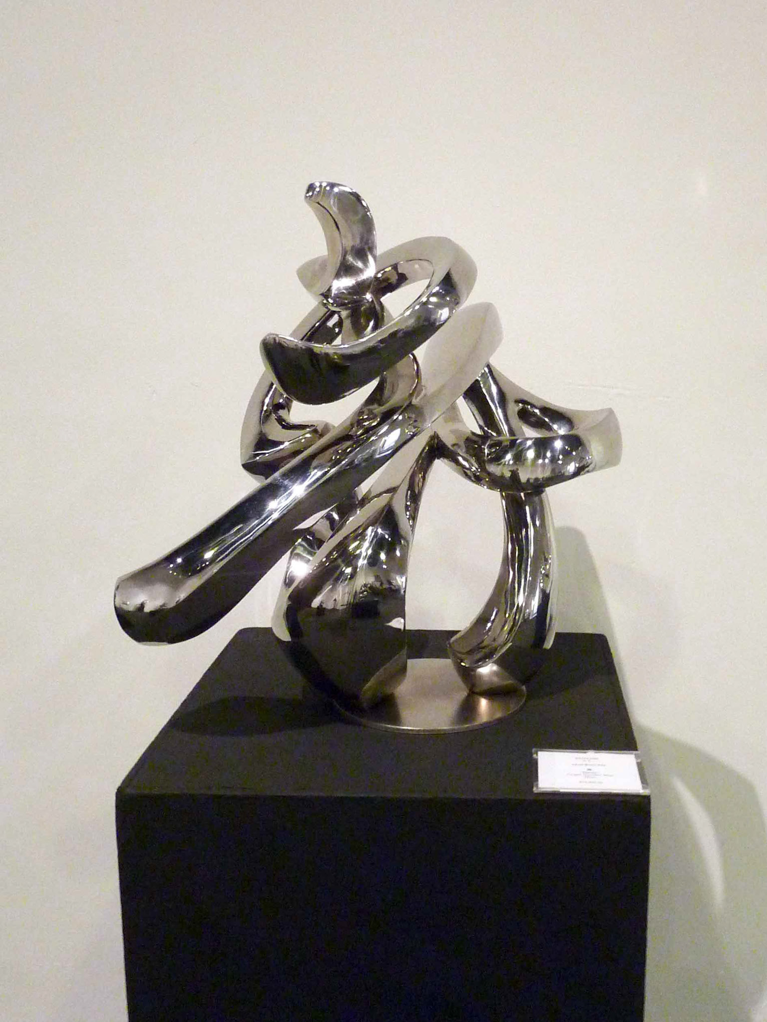 《舞》 Dance . Forged Stainless Steel . 2006