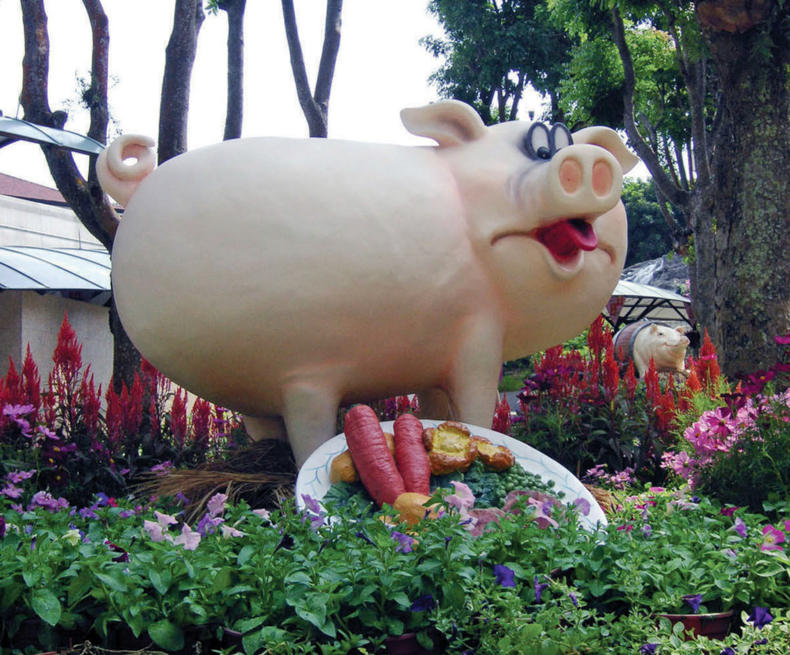 This Little Piggy Ate Roast Beef . Fiberglass . 2007