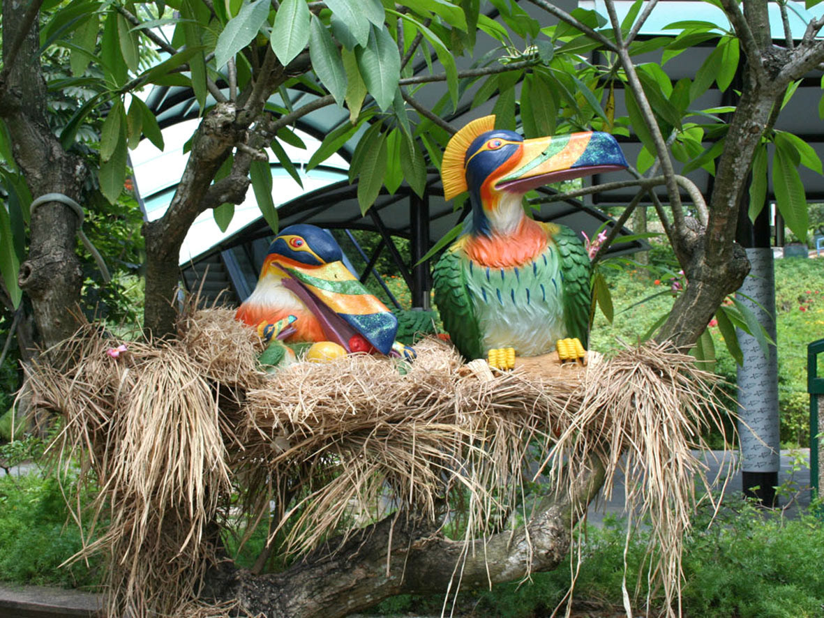 The Tree of Life : Family of Birds . Fiberglass with Lighting . 2008
