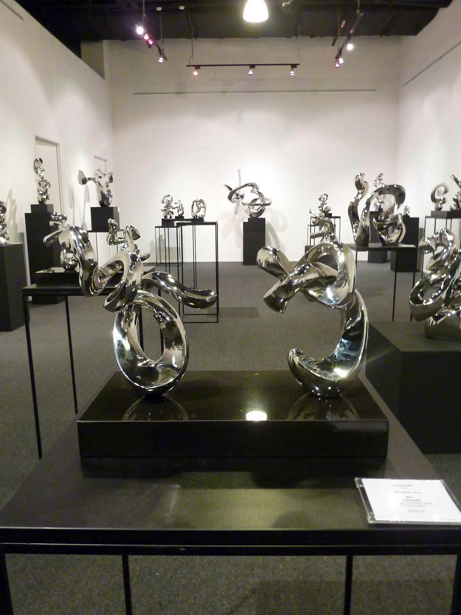 《淑女》 Fairlady . Forged Stainless Steel . 2006