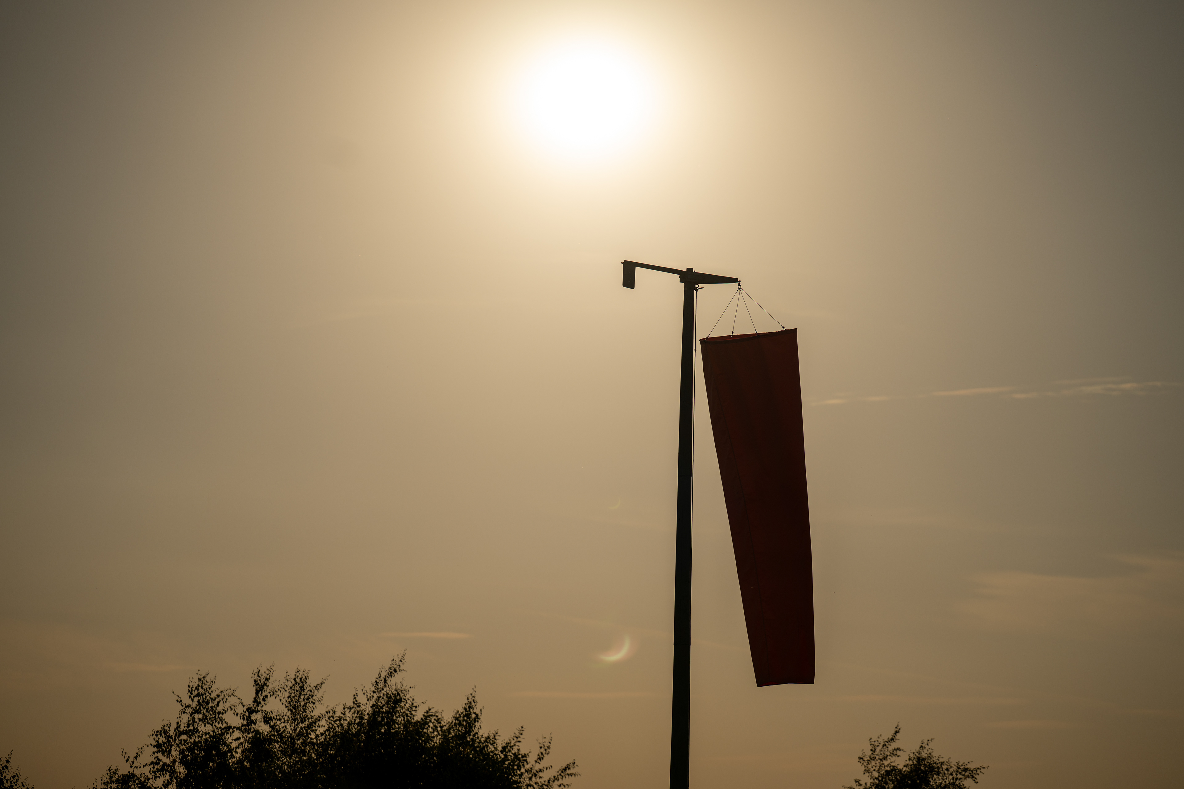 The sun and wind