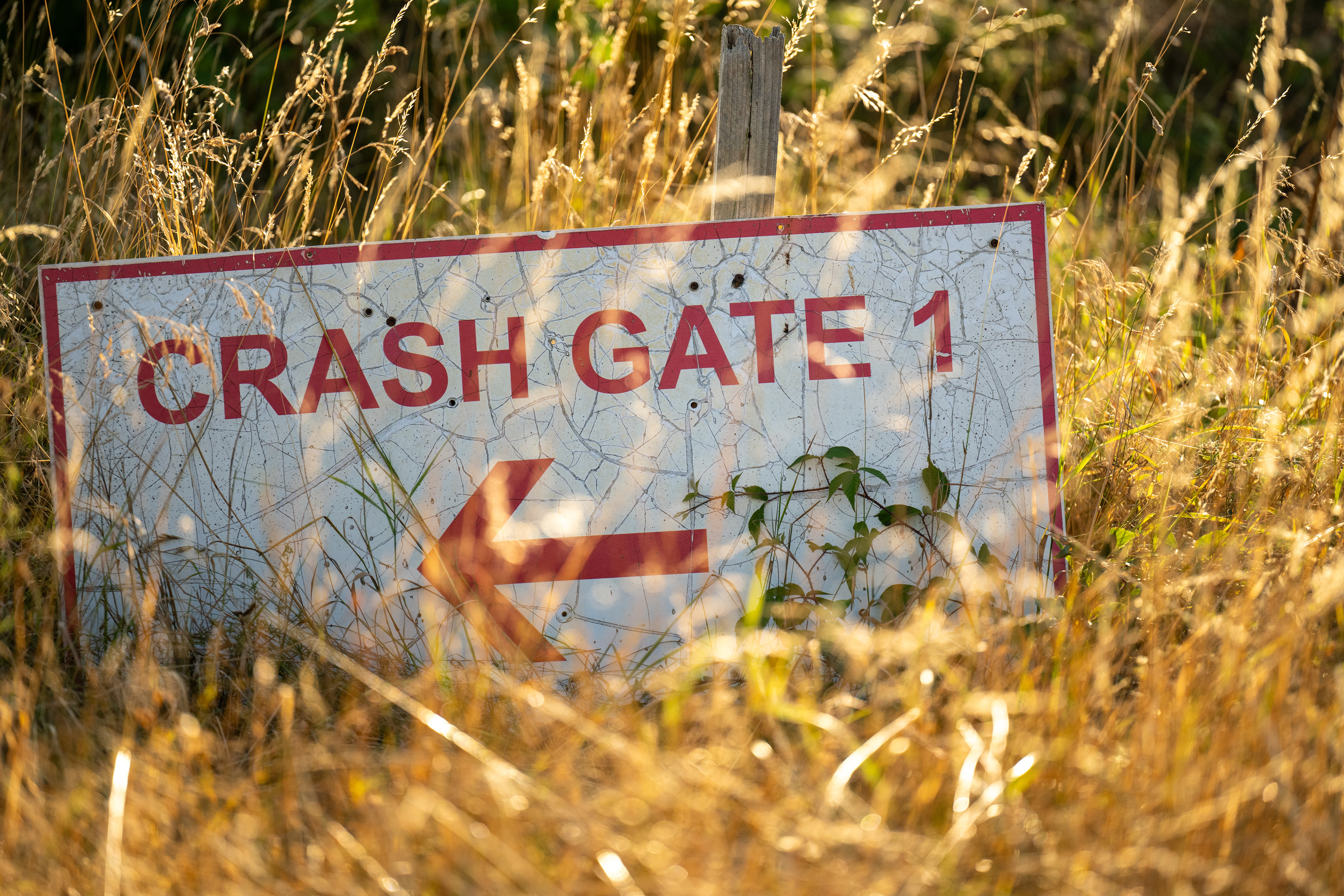 Airpot Crash Gate