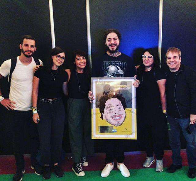 Post Malone with his platinum plaque, awarded by Universal Music Argentina
