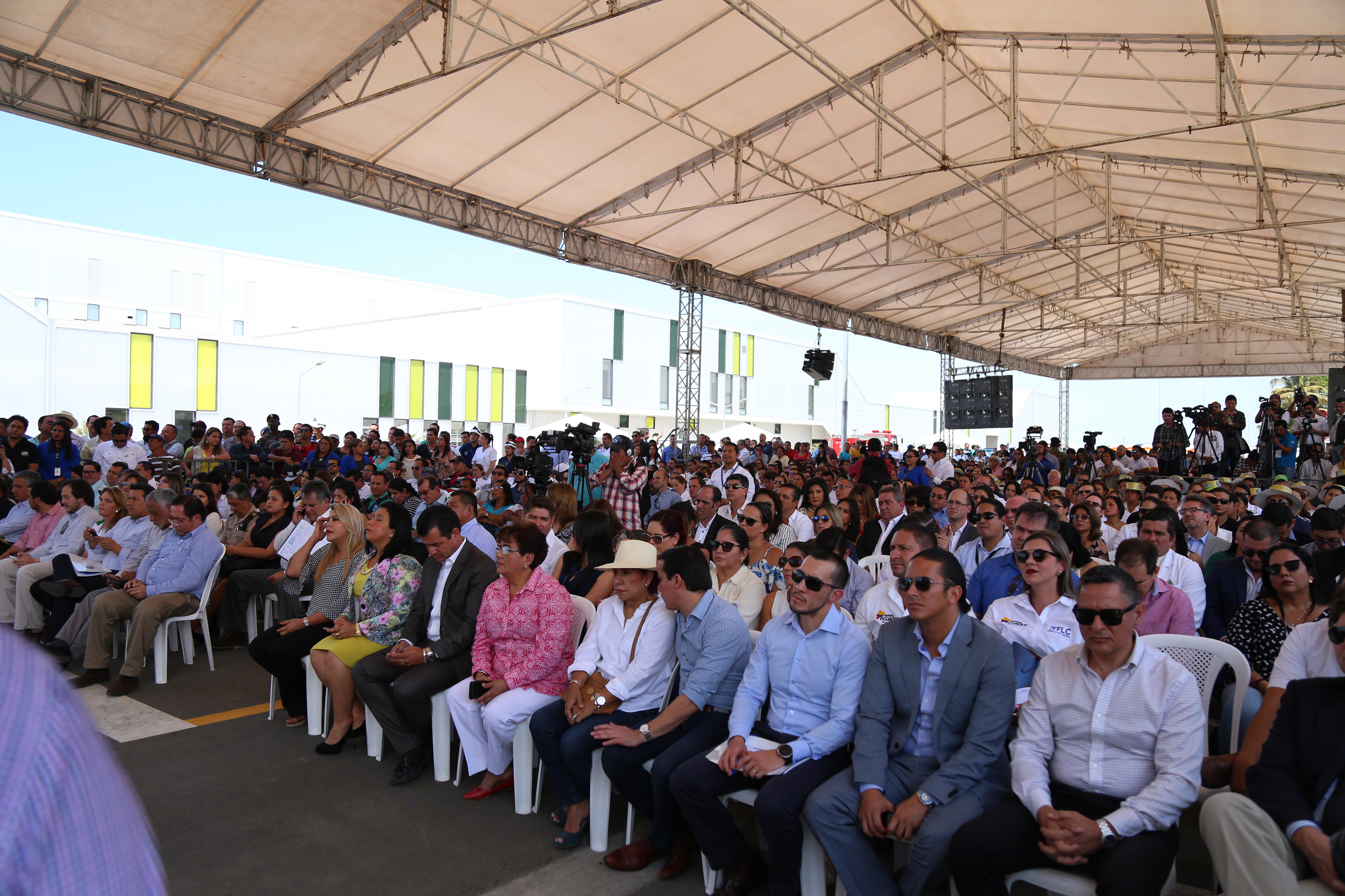 Inauguración hospital general de Manta. 1000 asistentes