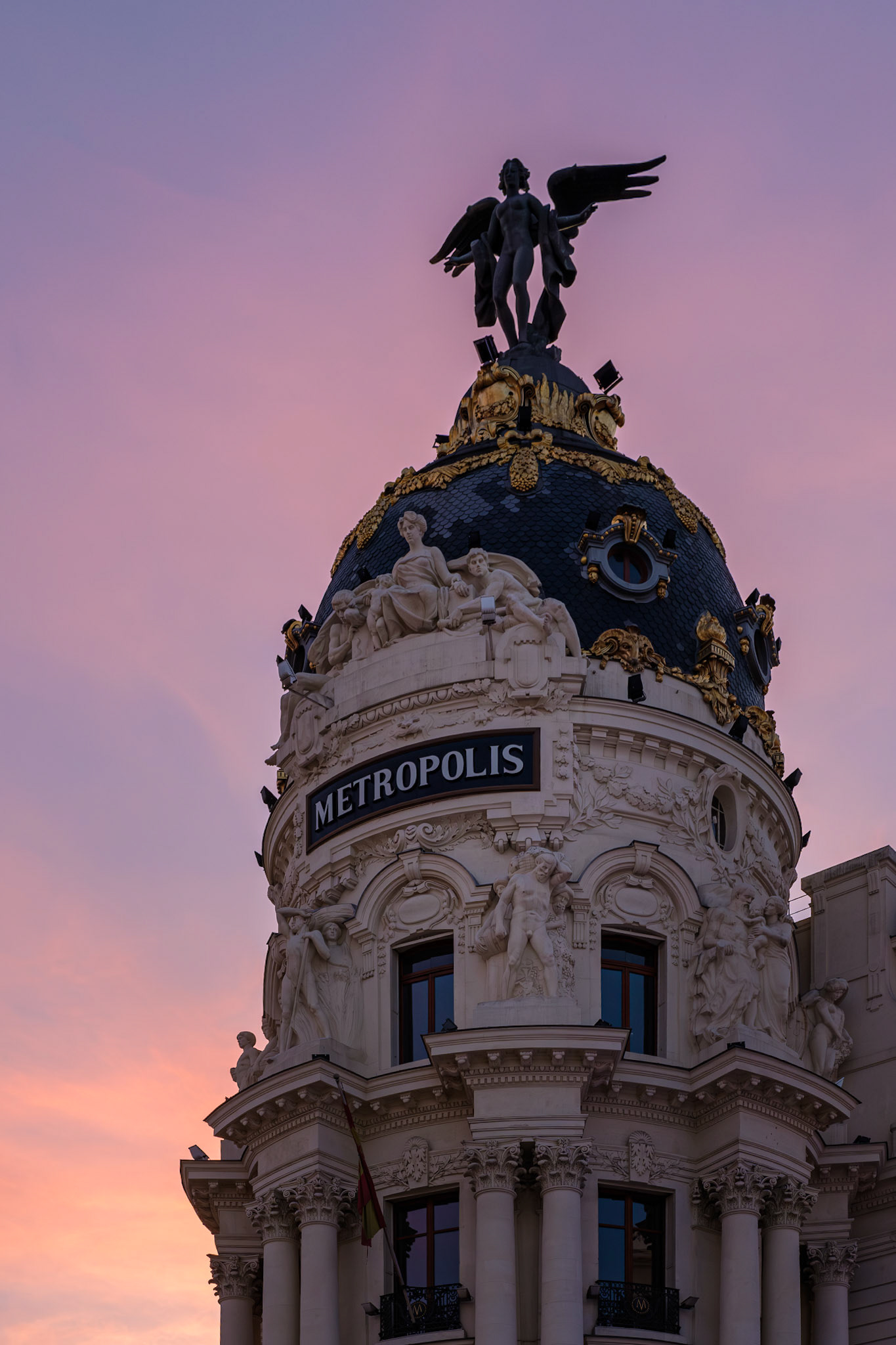 EDIFICIO METRÓPOLIS